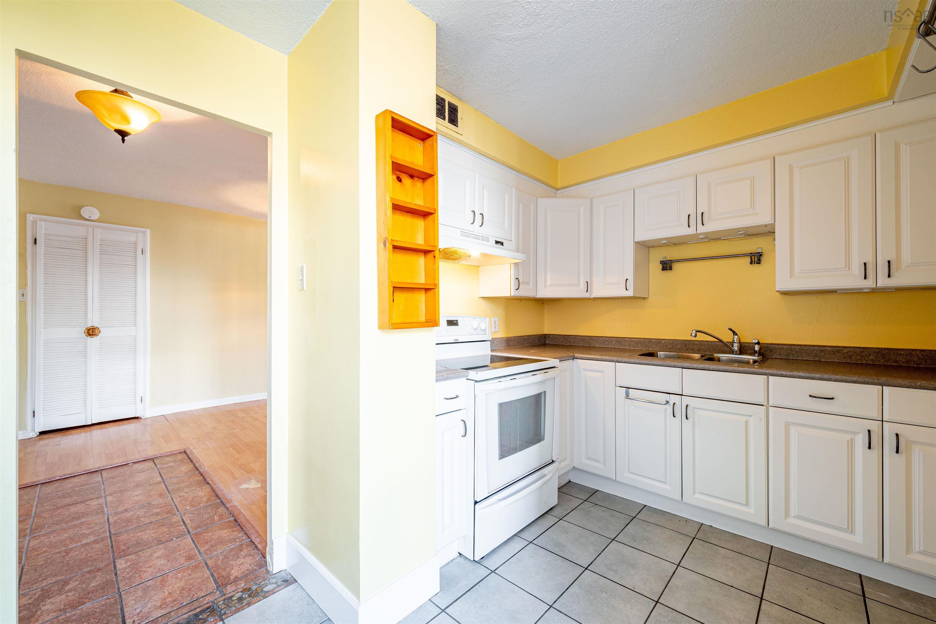 210 5959 Spring Garden Road photo #19