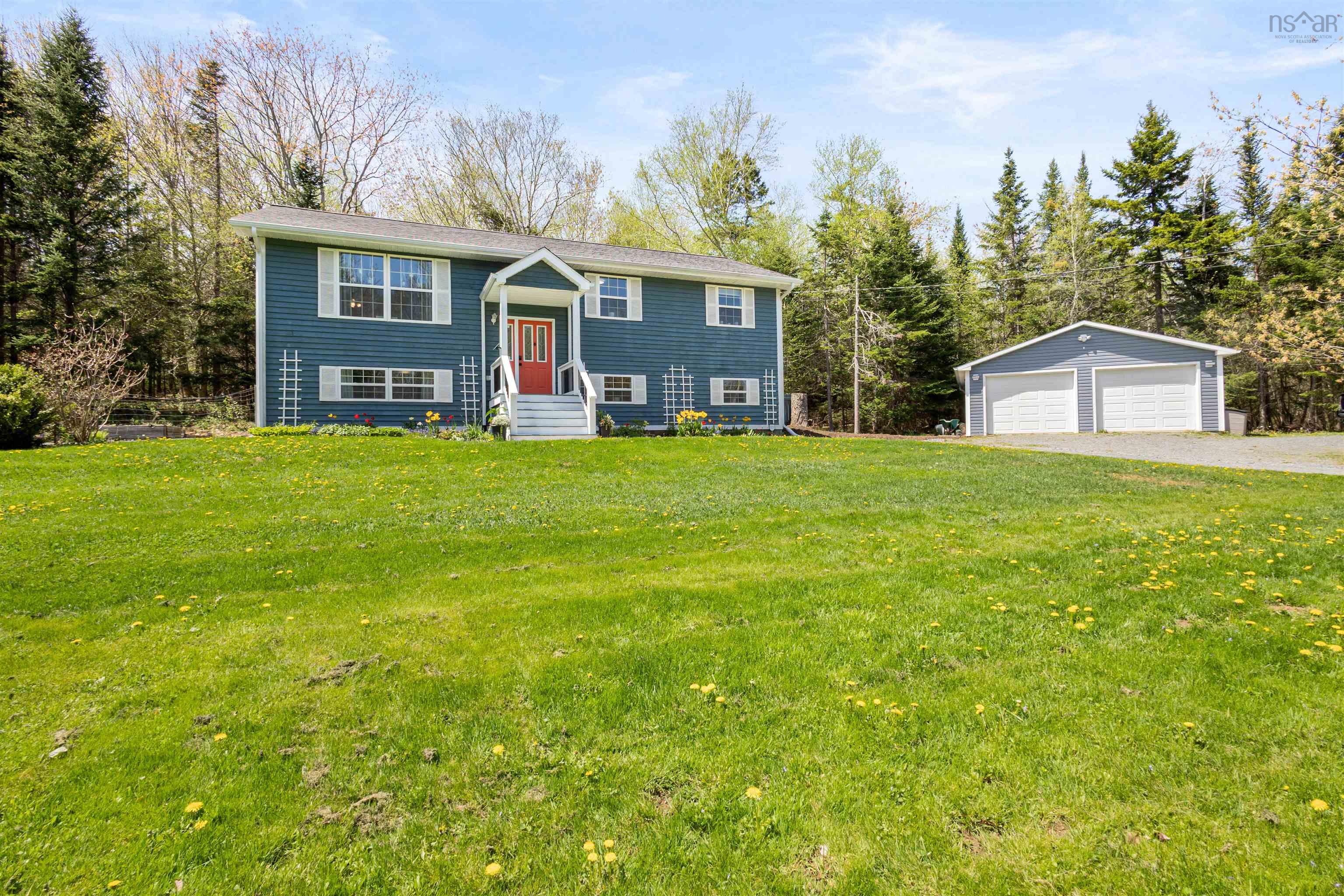 2 CHARLESWOOD DR, WINDSOR JUNCTION, NS