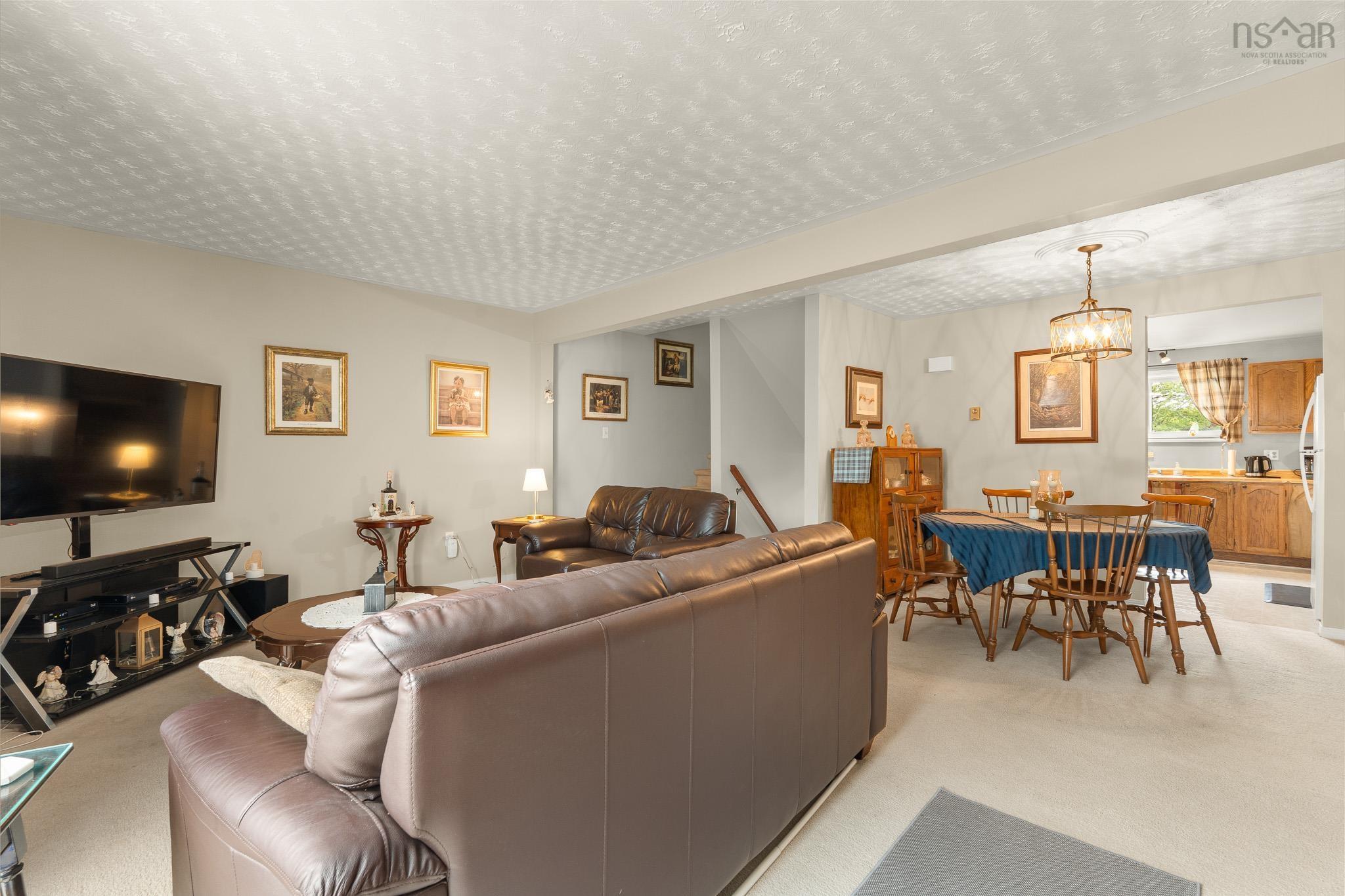 73 Chameau Crescent photo #11