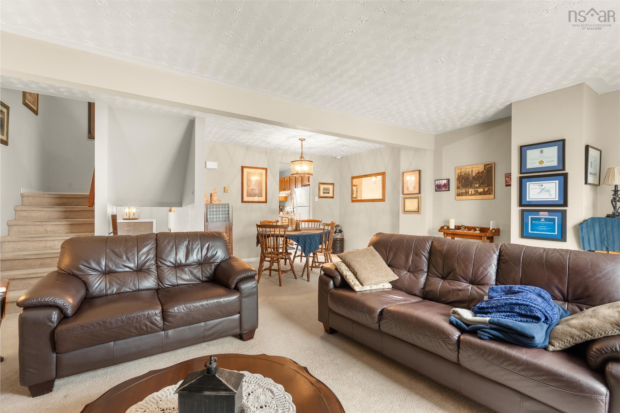 73 Chameau Crescent photo #12