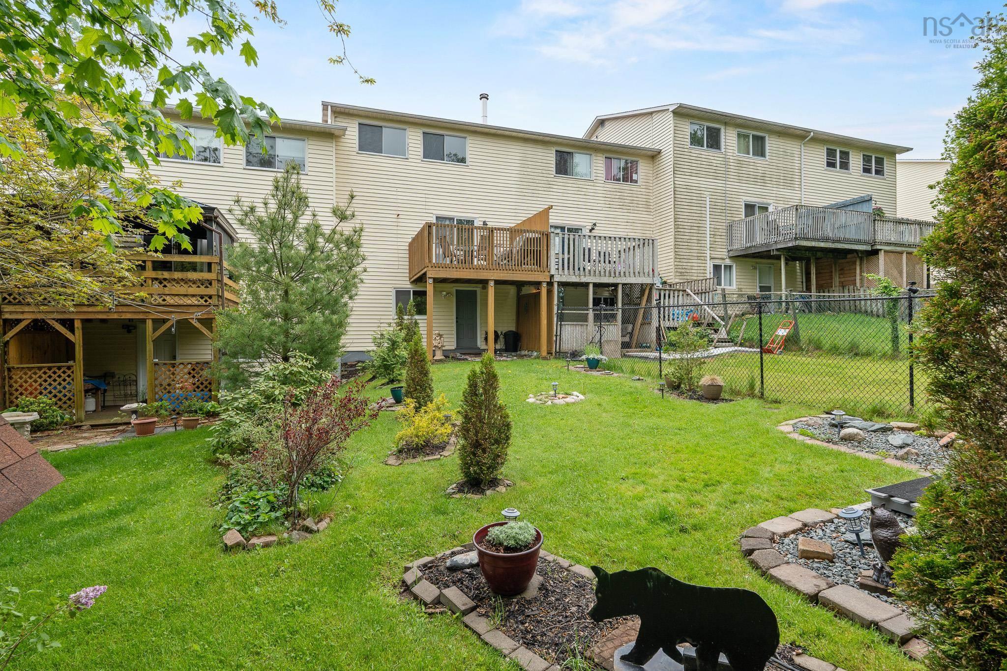 73 Chameau Crescent photo #22