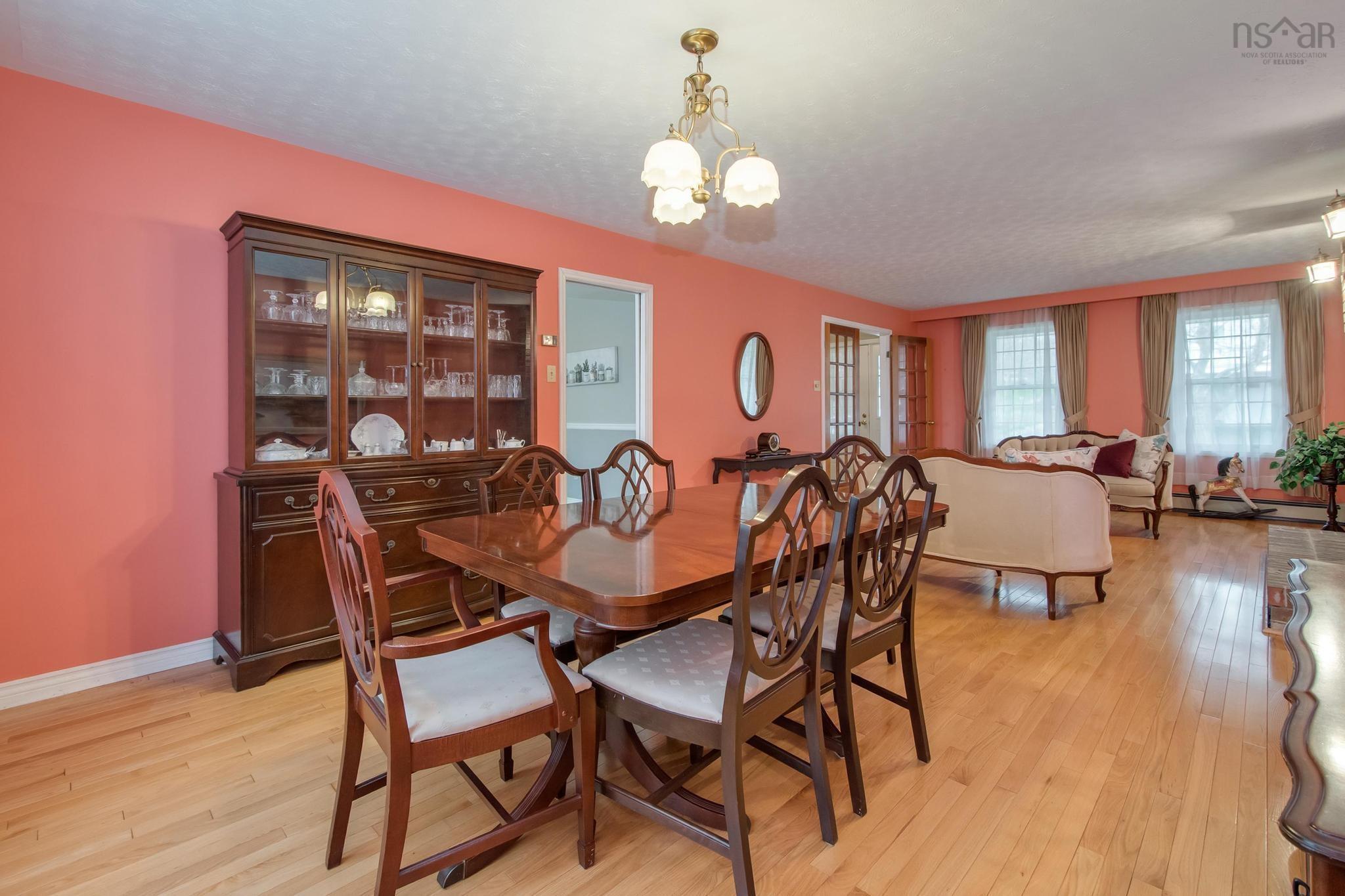 90 Riverview Crescent photo #11