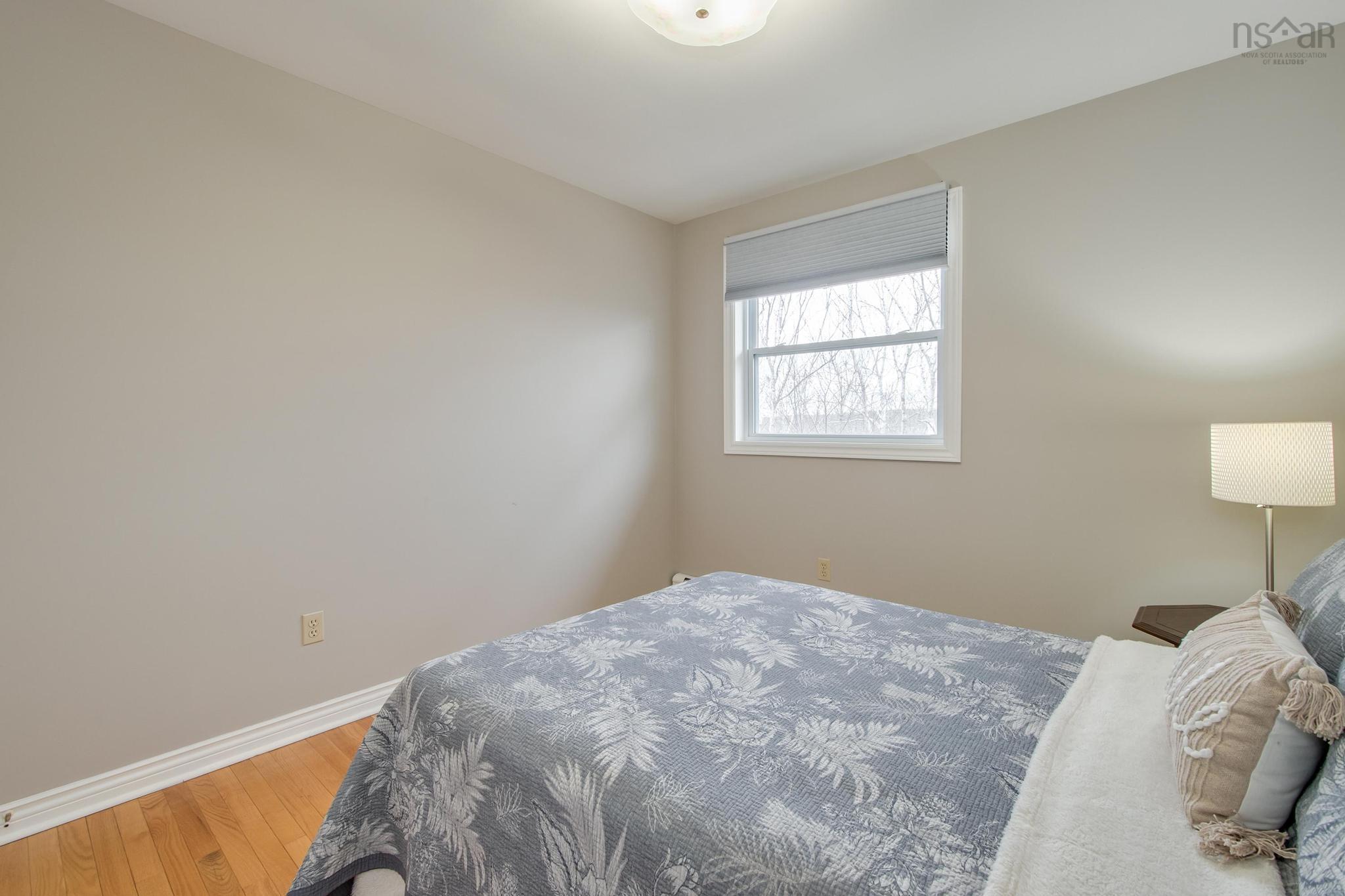 90 Riverview Crescent photo #33