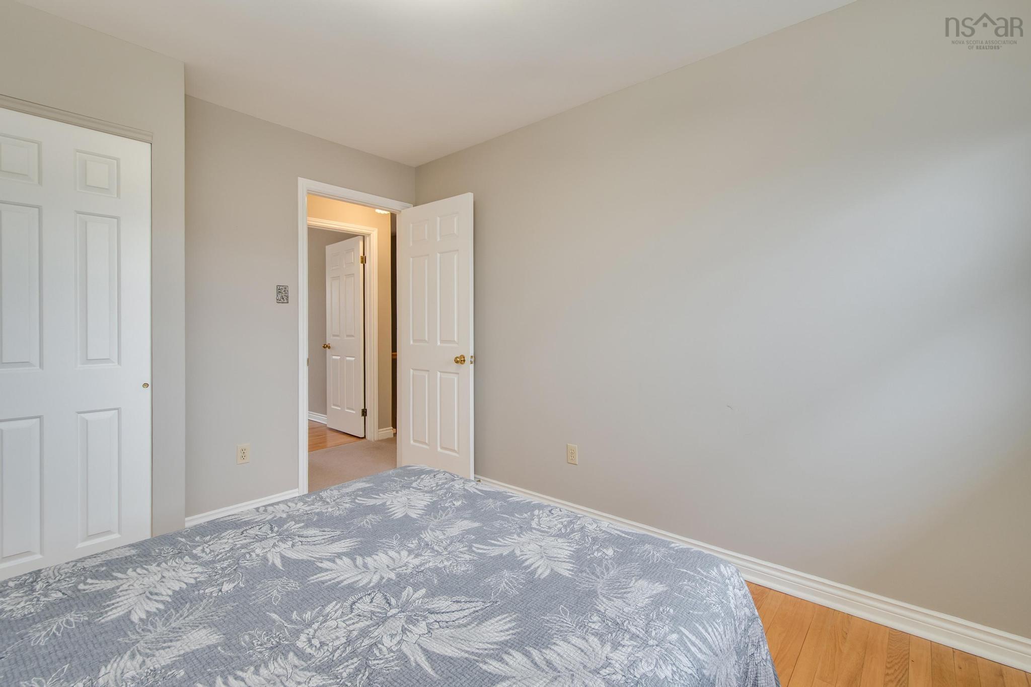 90 Riverview Crescent photo #34