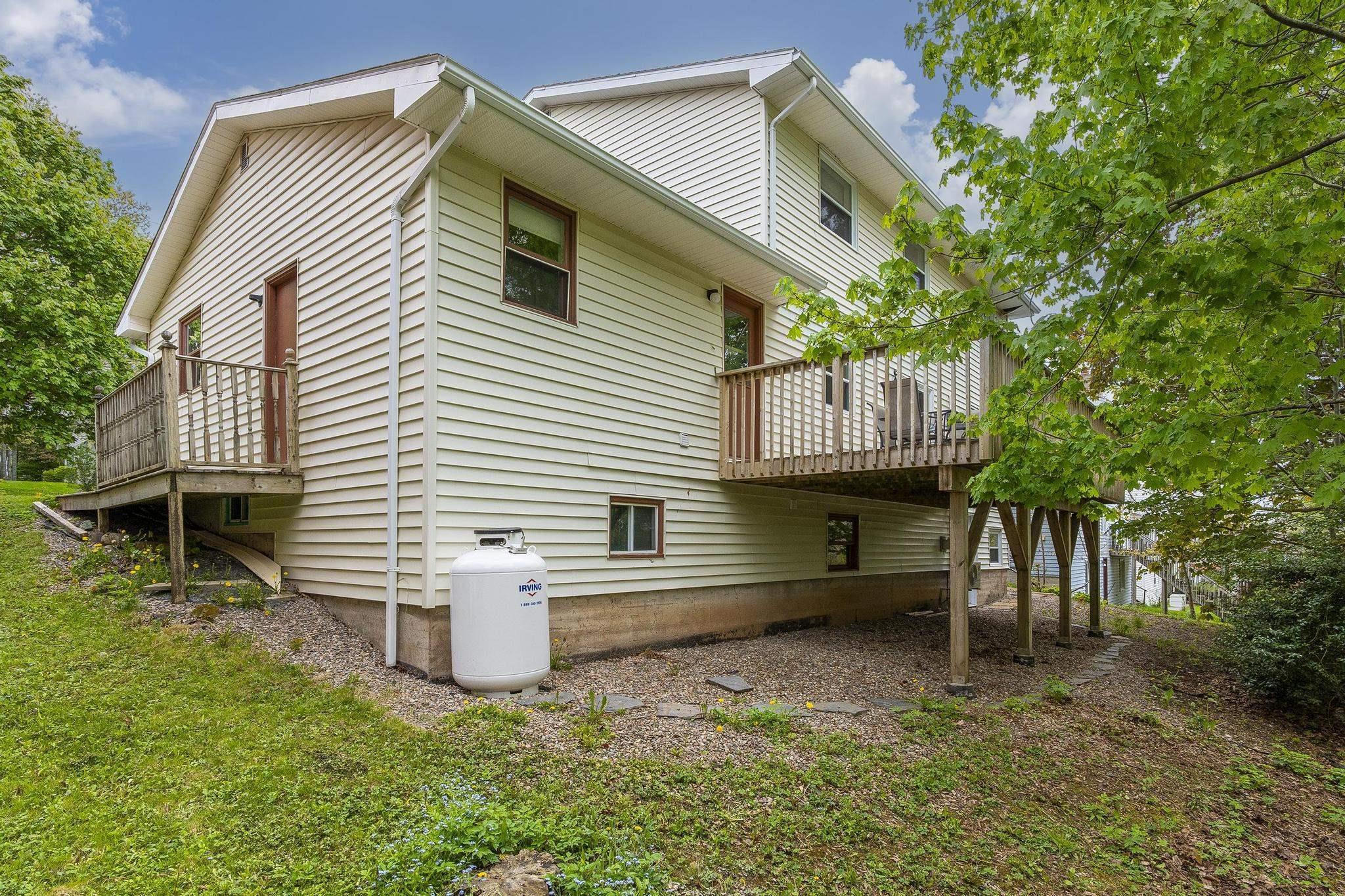 90 Riverview Crescent photo #41