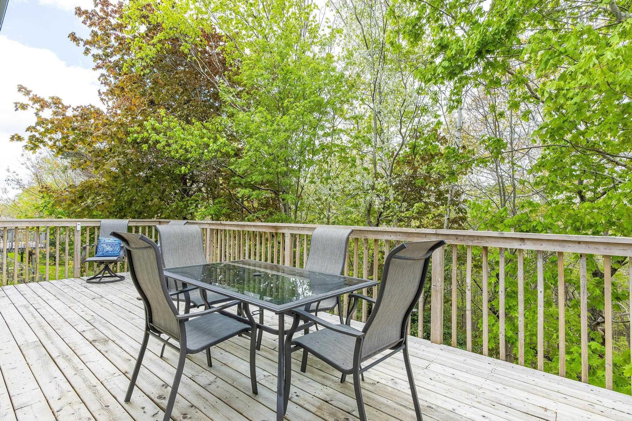 90 Riverview Crescent photo #44