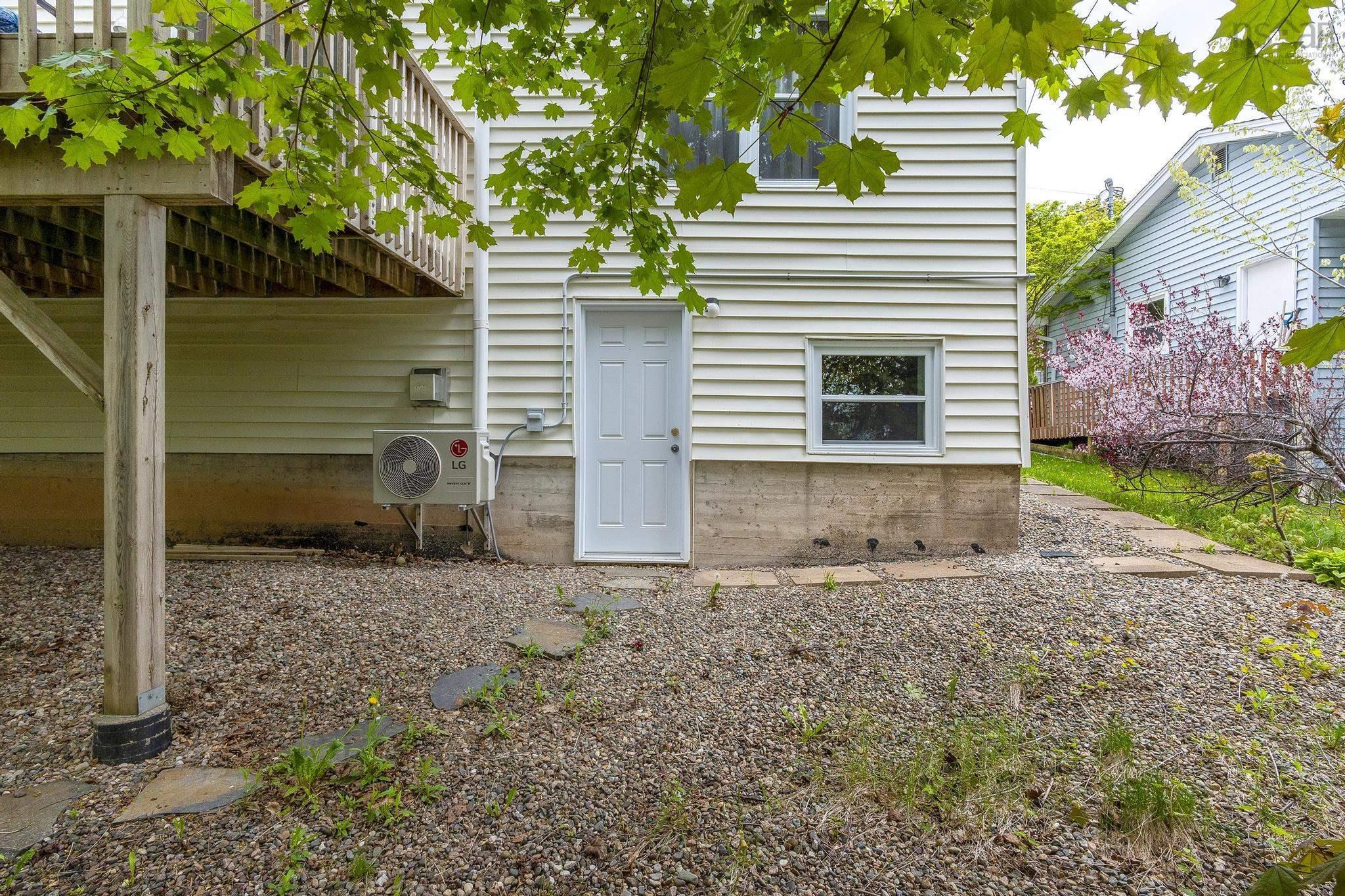 90 Riverview Crescent photo #46