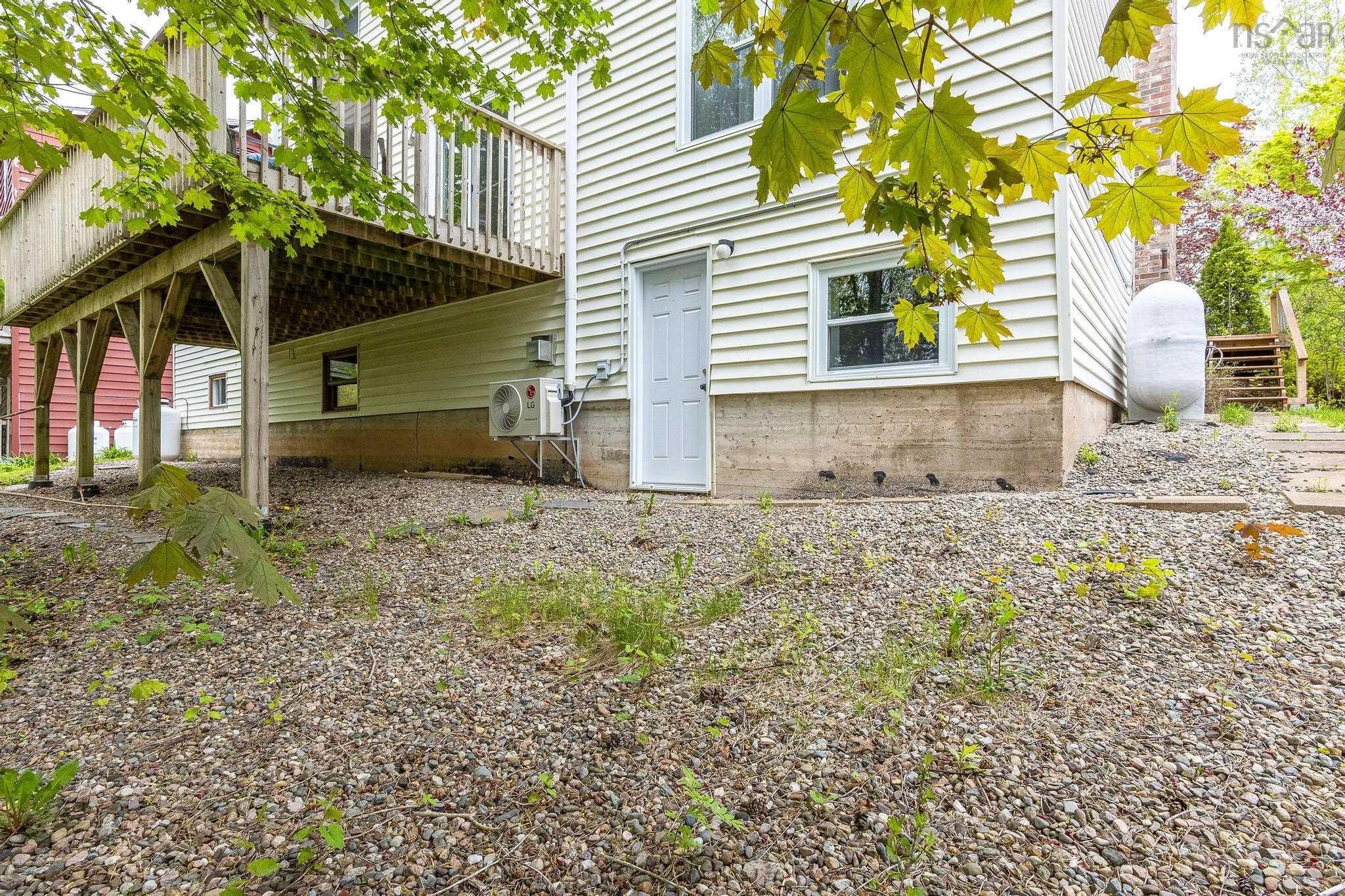 90 Riverview Crescent photo #47