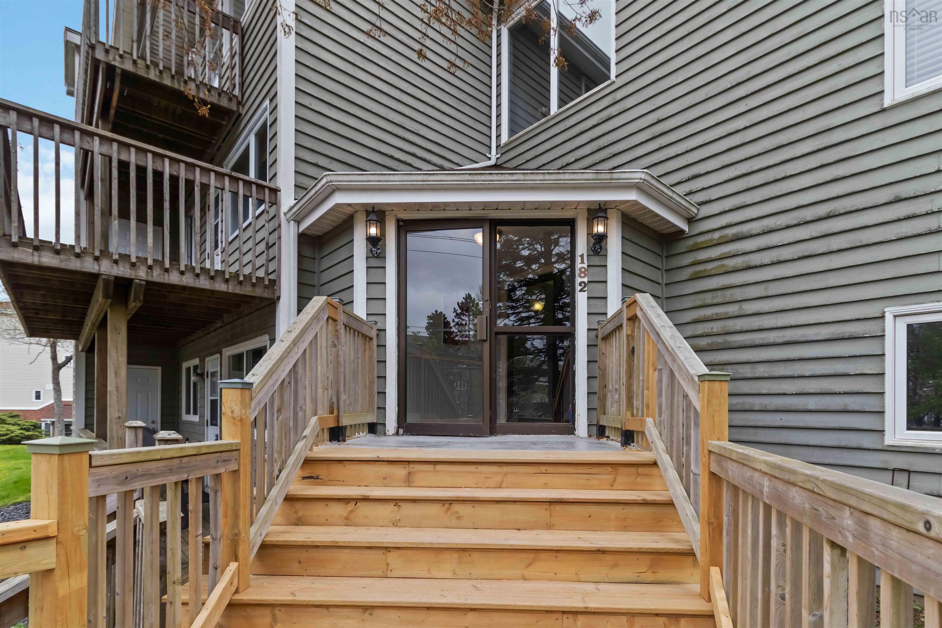 204 182 Farnham Gate Road photo #28