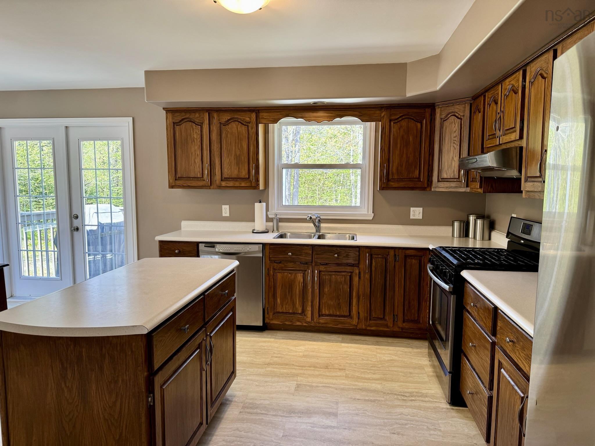 454 Tattenham Crescent photo #11