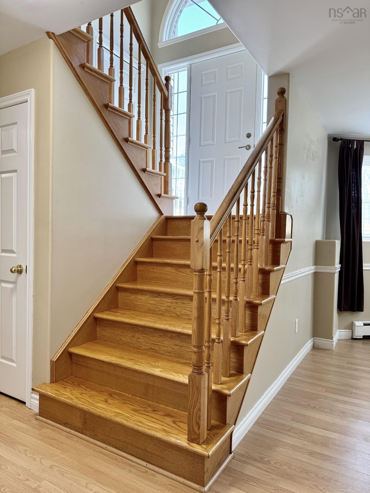 454 Tattenham Crescent photo #15