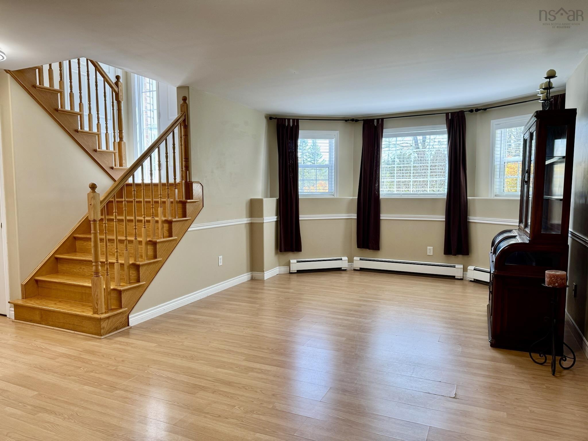 454 Tattenham Crescent photo #16