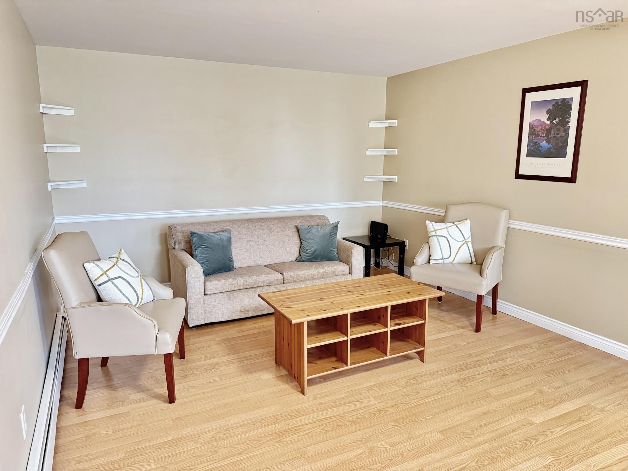 454 Tattenham Crescent photo #17