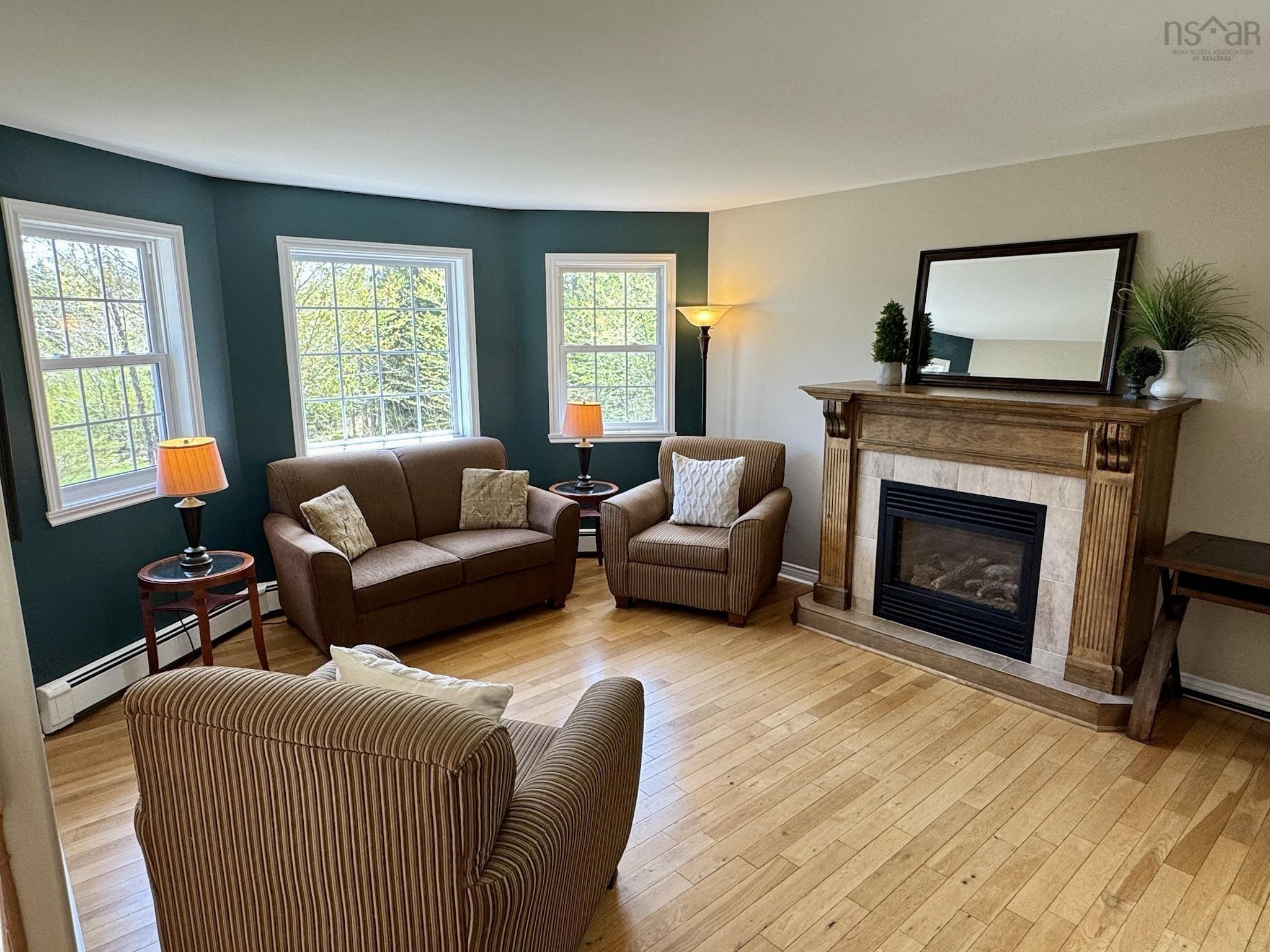 454 Tattenham Crescent photo #3