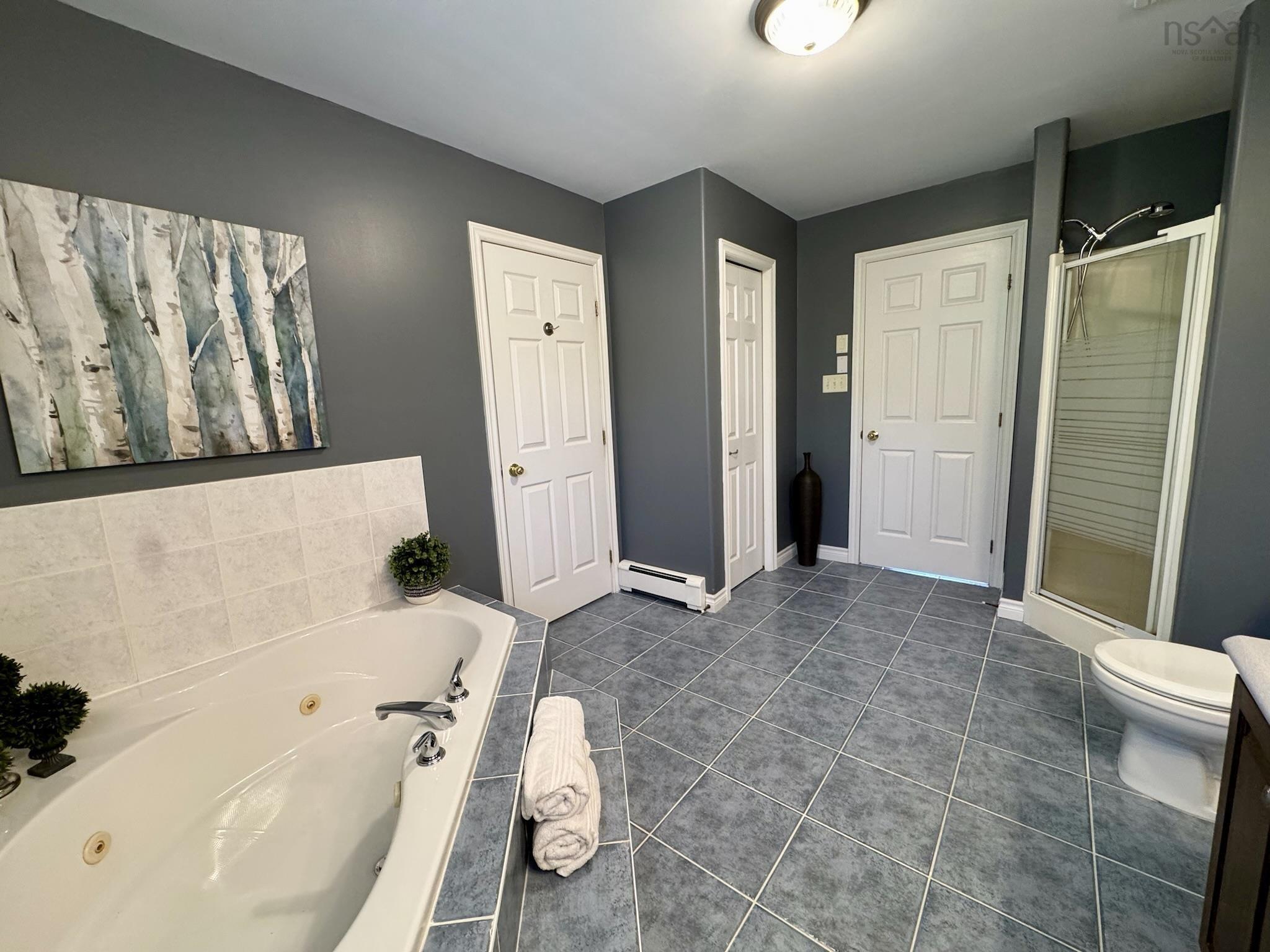 454 Tattenham Crescent photo #23