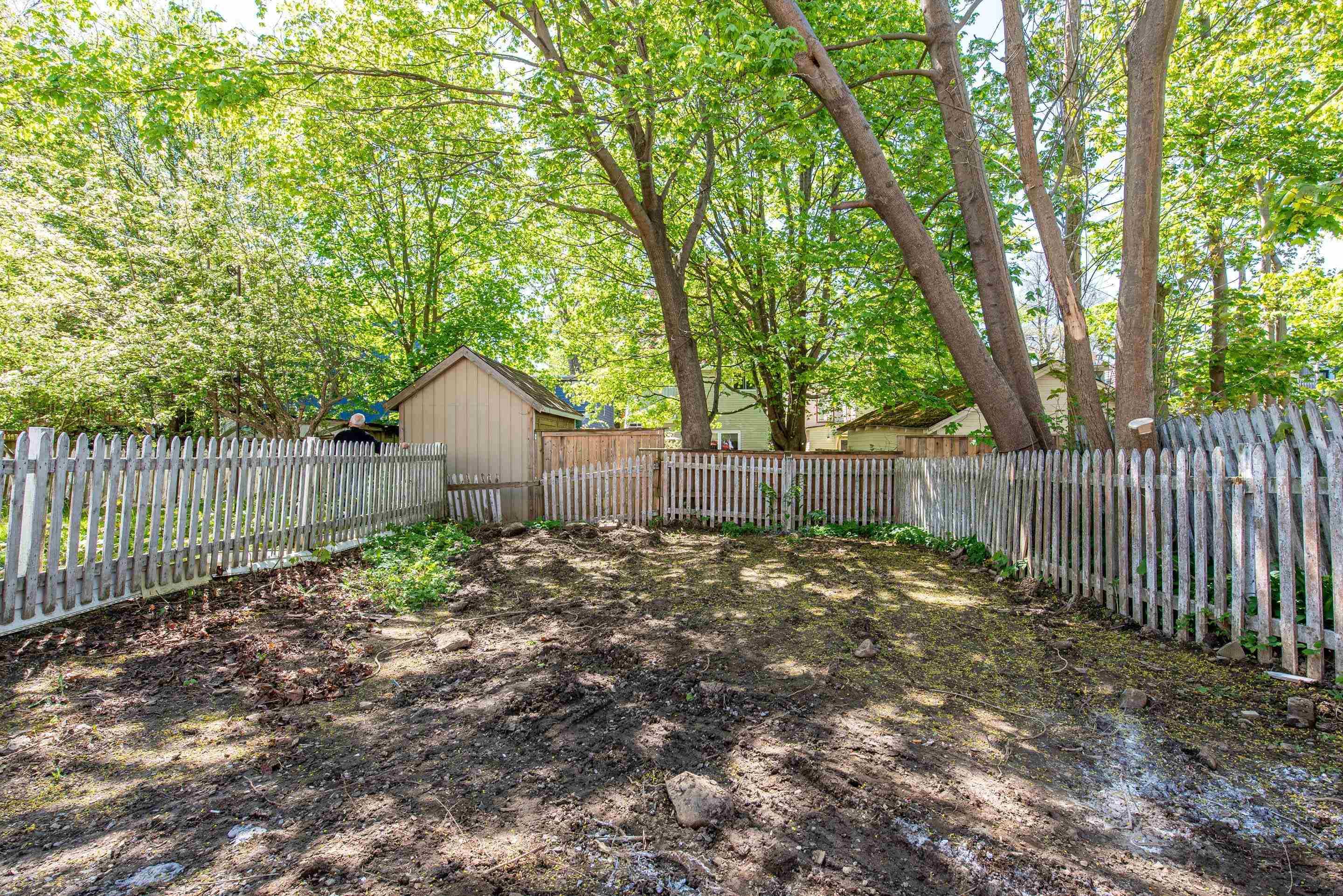 6254 Allan Street photo #38