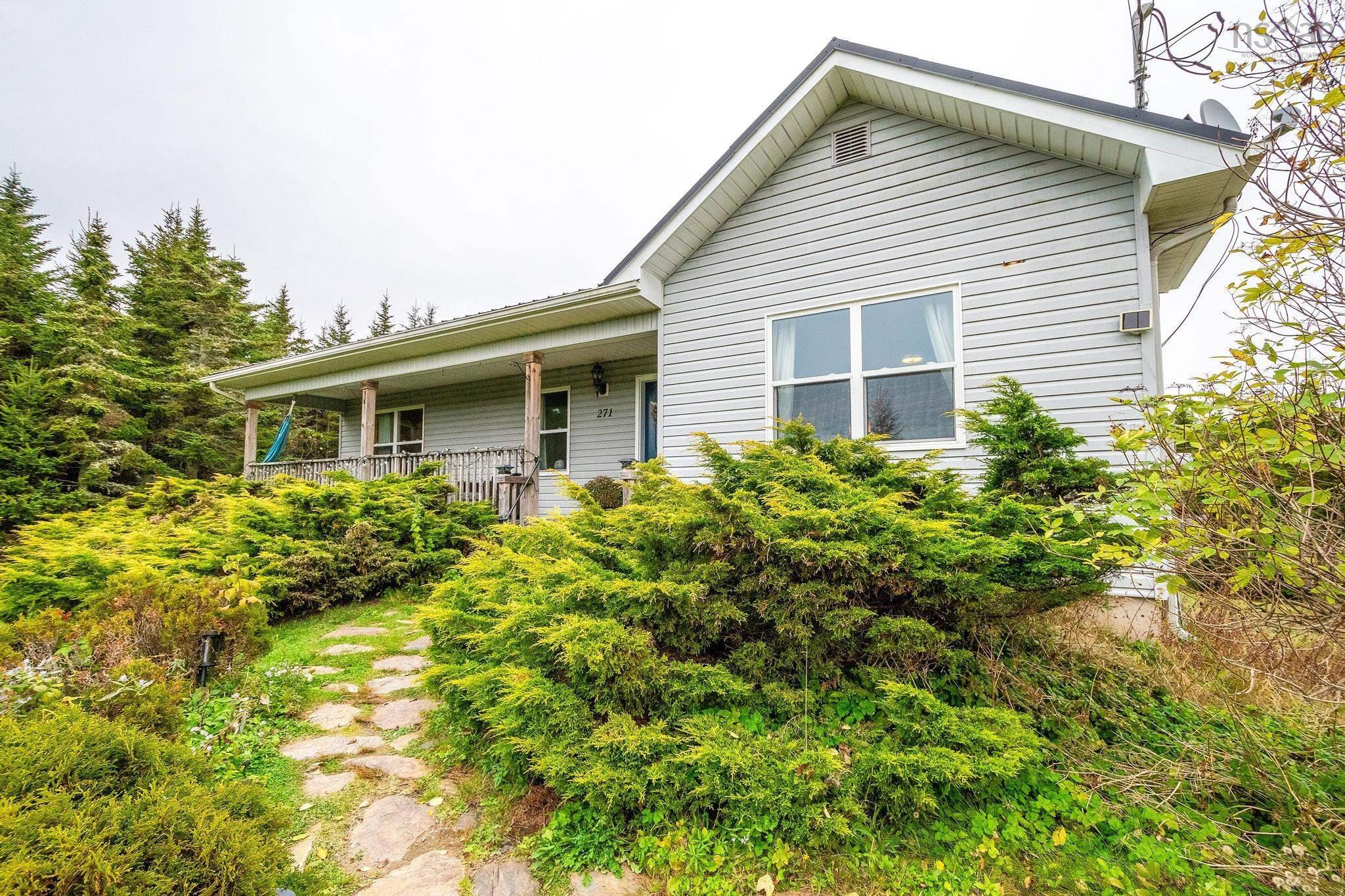 271 Leslie Road photo #27