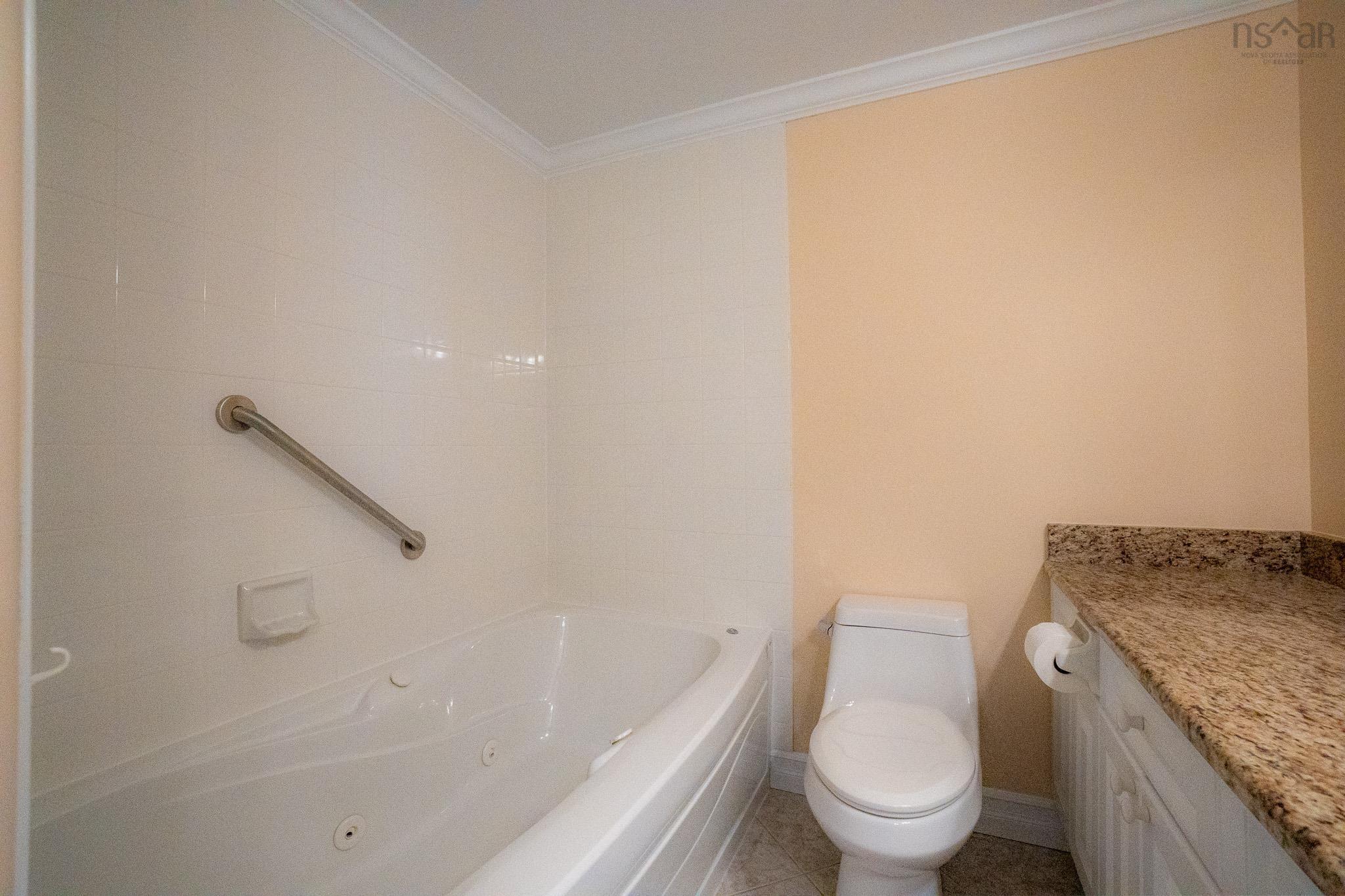 303 99 Waterfront Drive photo #35
