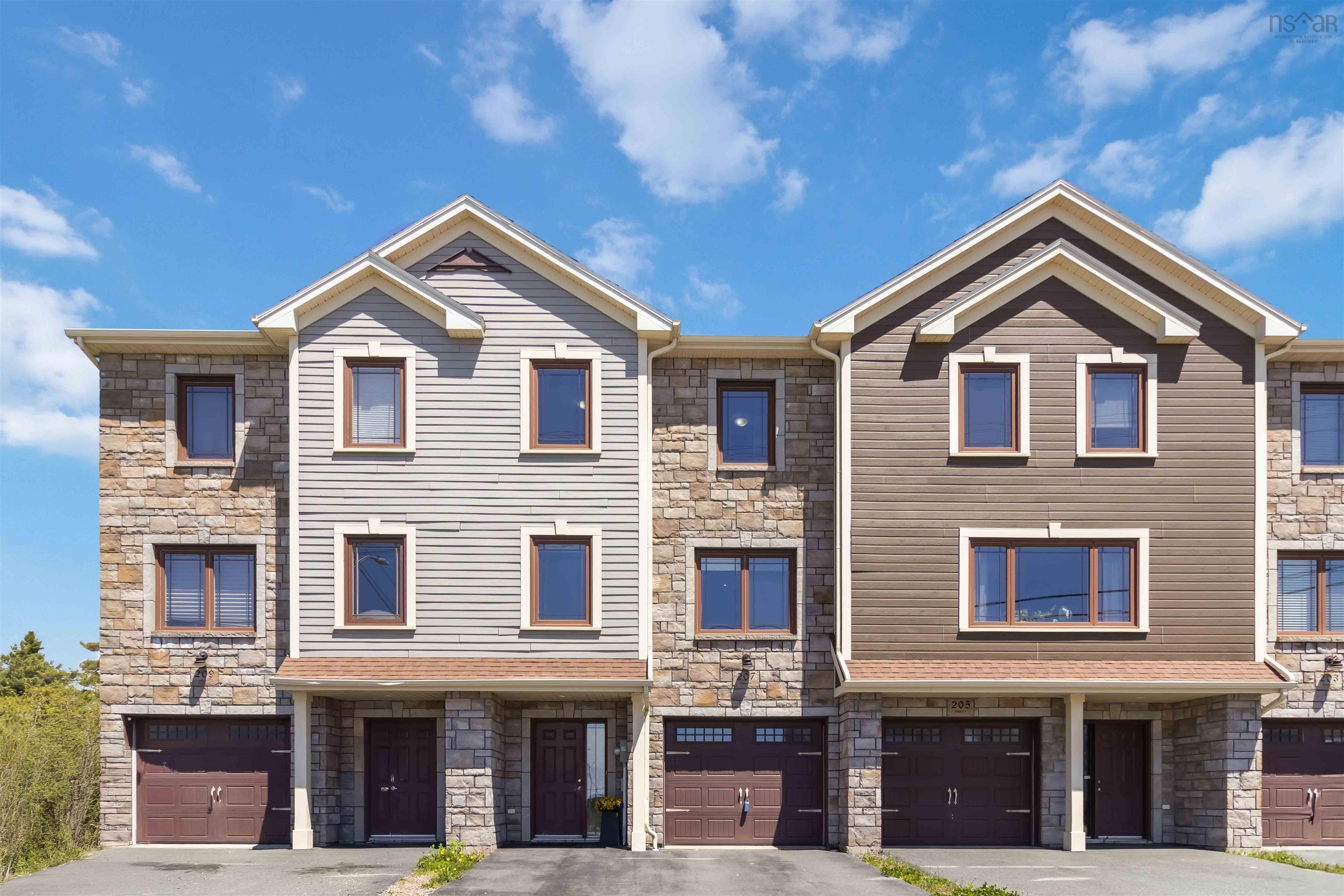 207 TRANSOM DR, HALIFAX, NS Photo 1