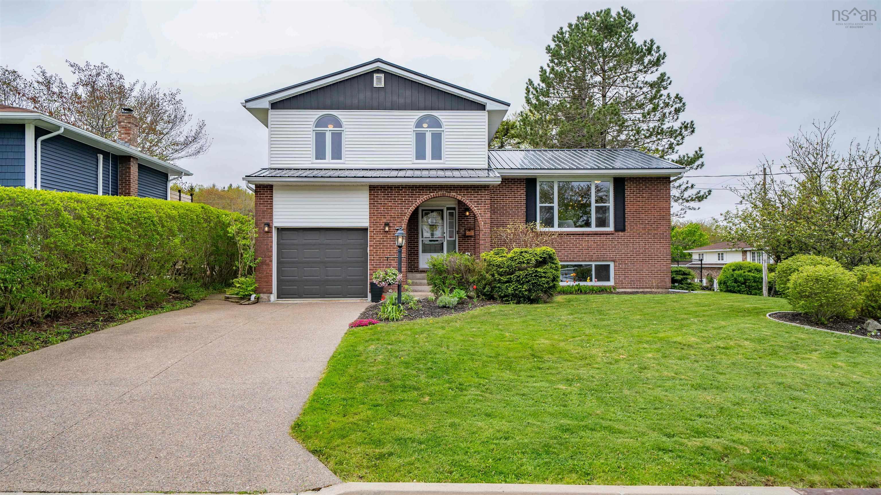 4 HEMMING CRT, DARTMOUTH, NS