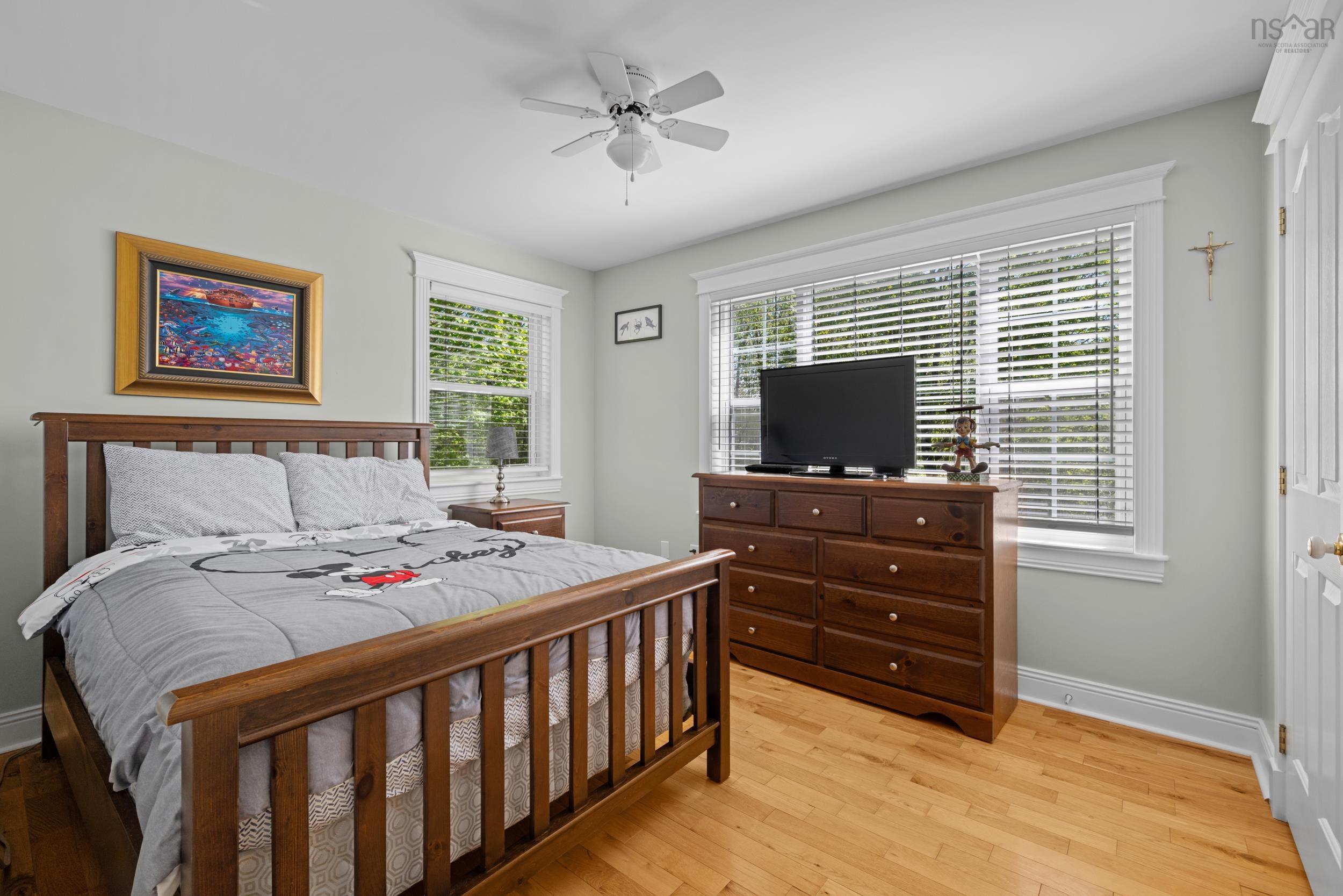 57 Lodge Avenue photo #21