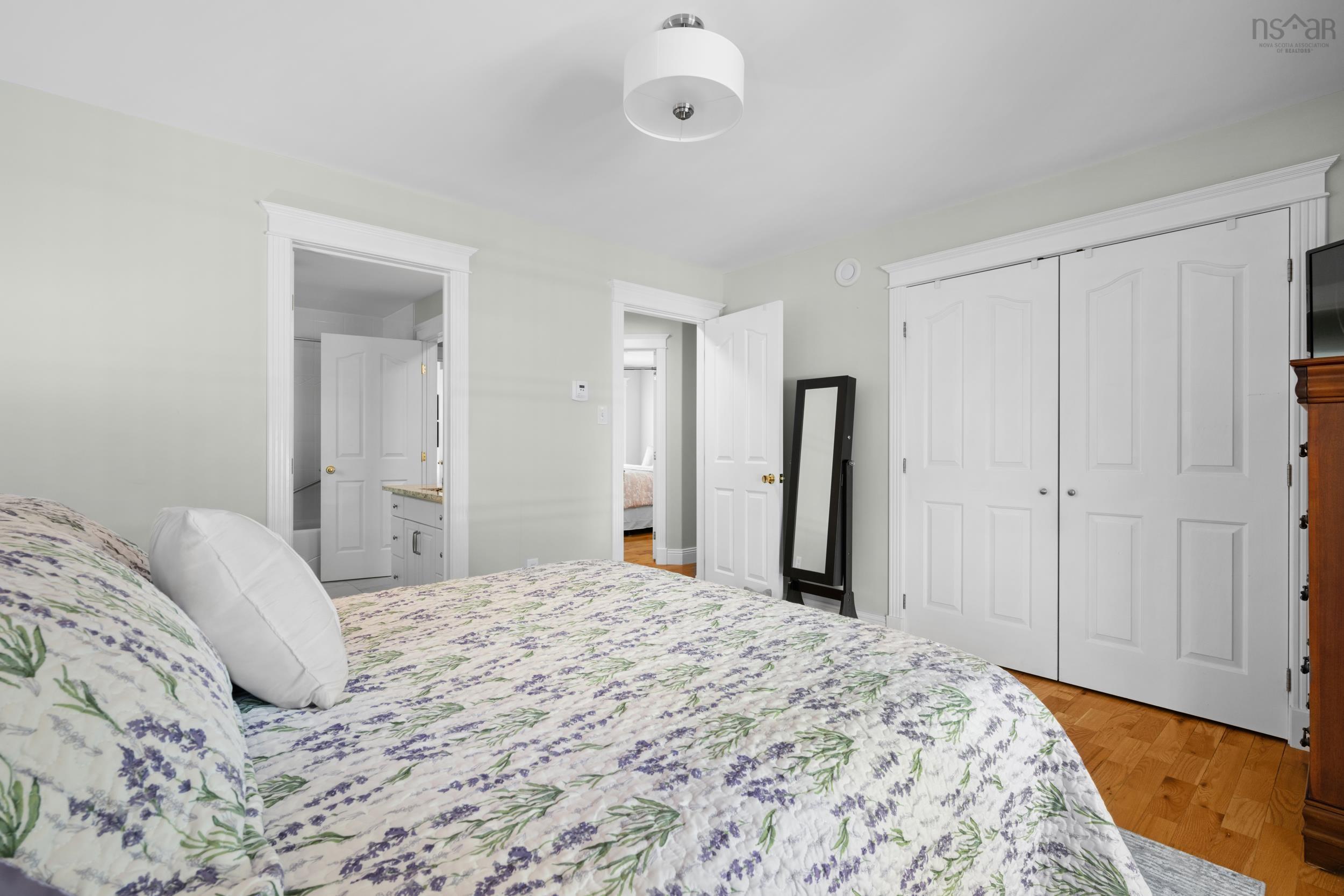 57 Lodge Avenue photo #24
