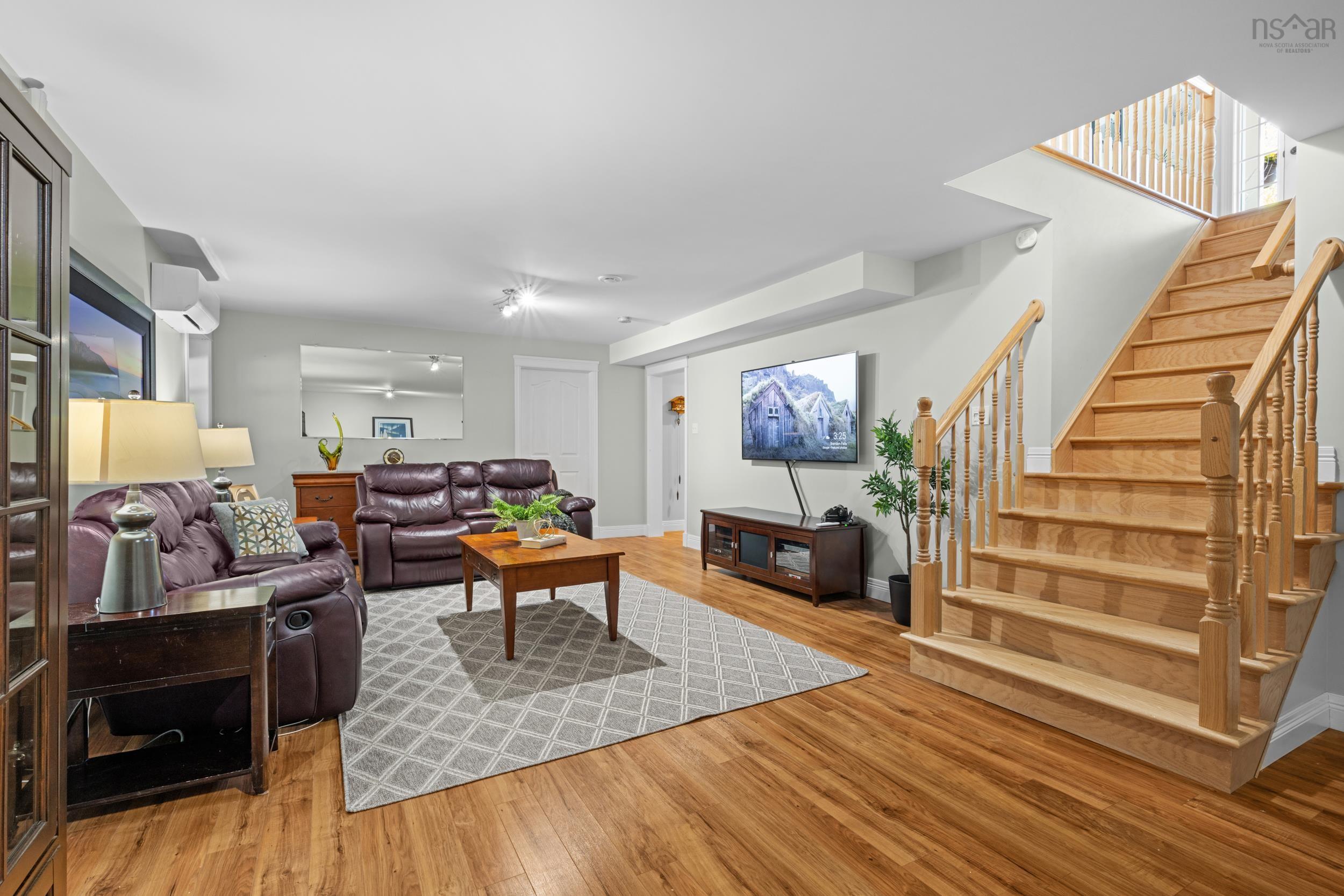 57 Lodge Avenue photo #28