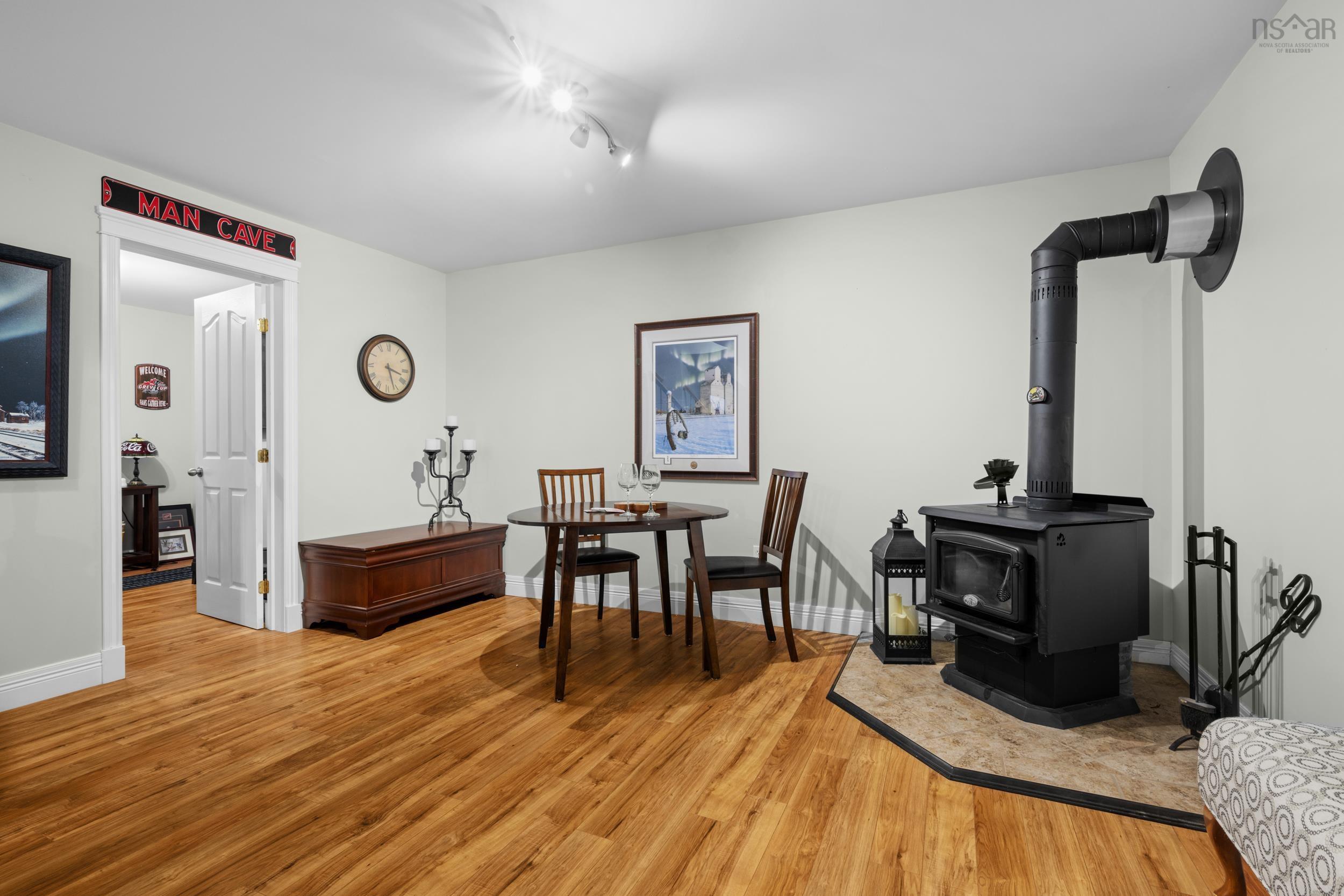 57 Lodge Avenue photo #31