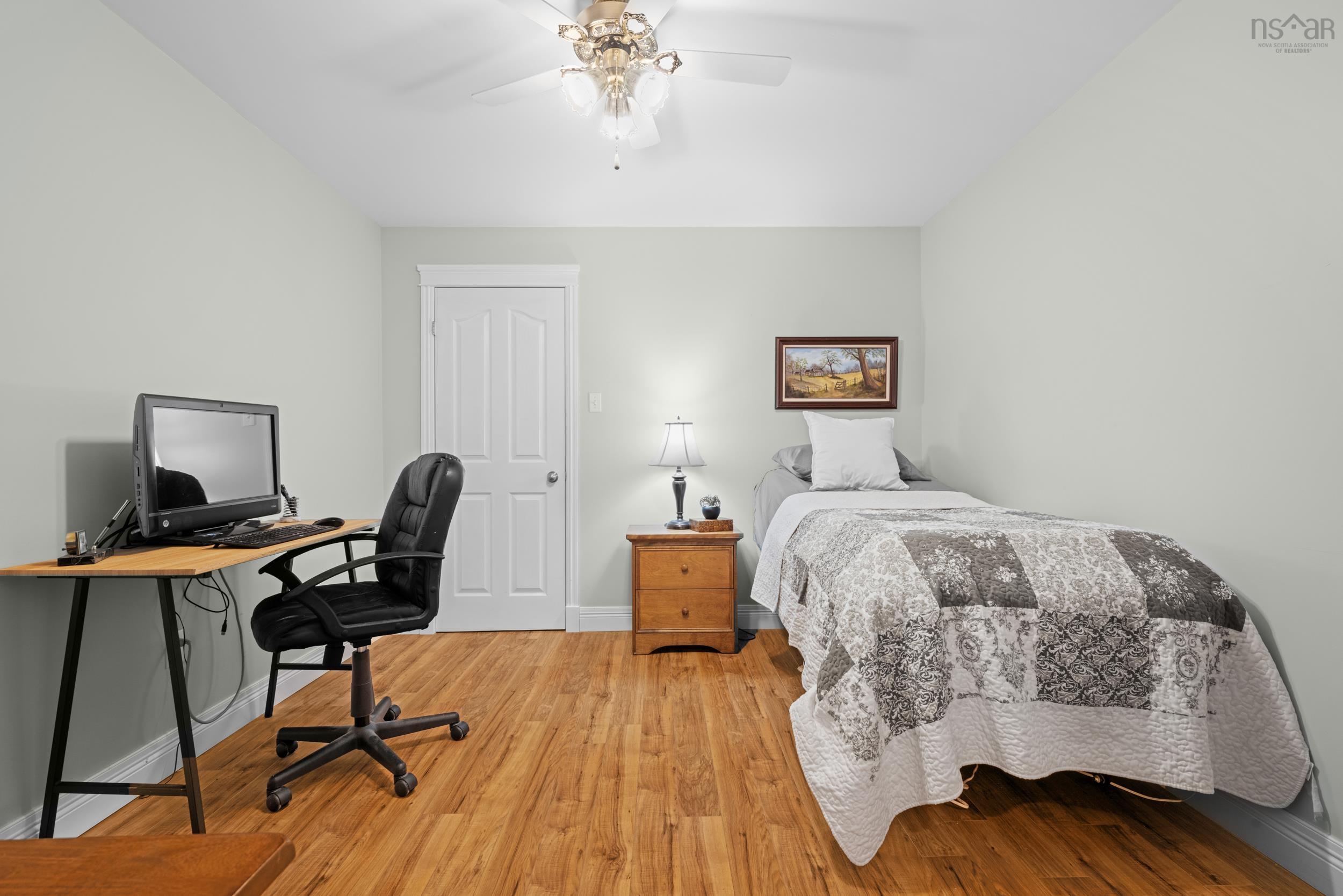 57 Lodge Avenue photo #33