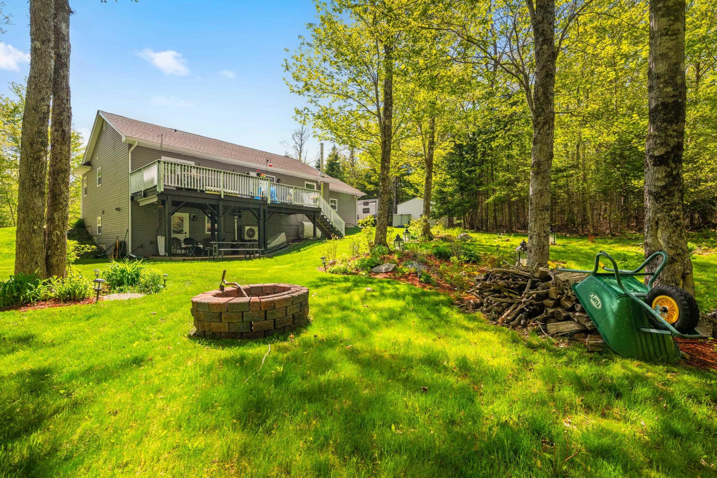 57 Lodge Avenue photo #39