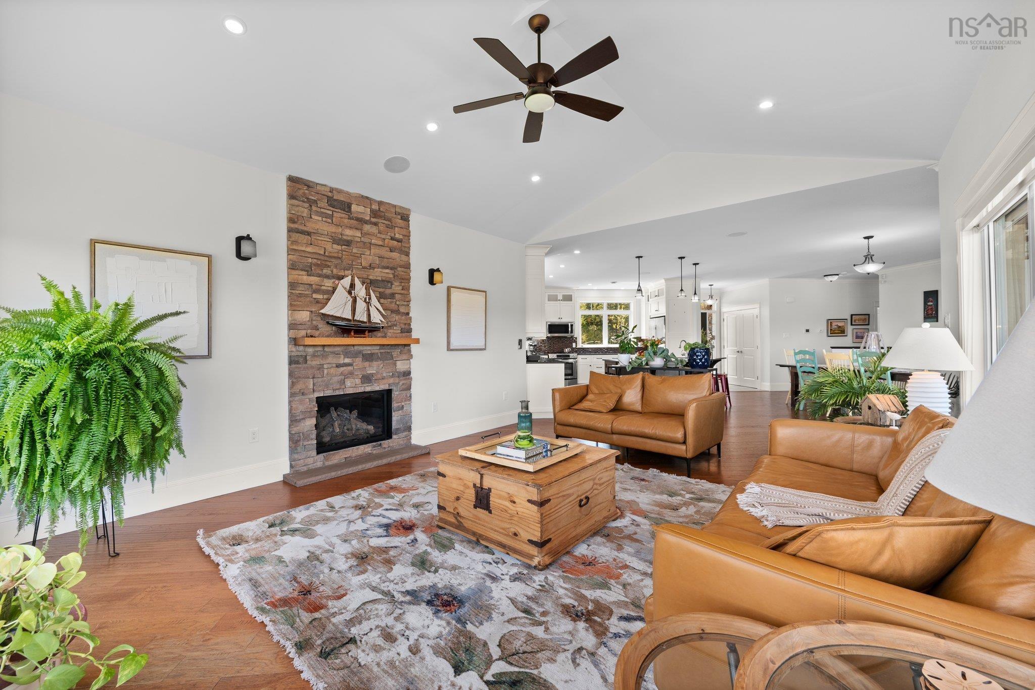 124 Spruce Court photo #13