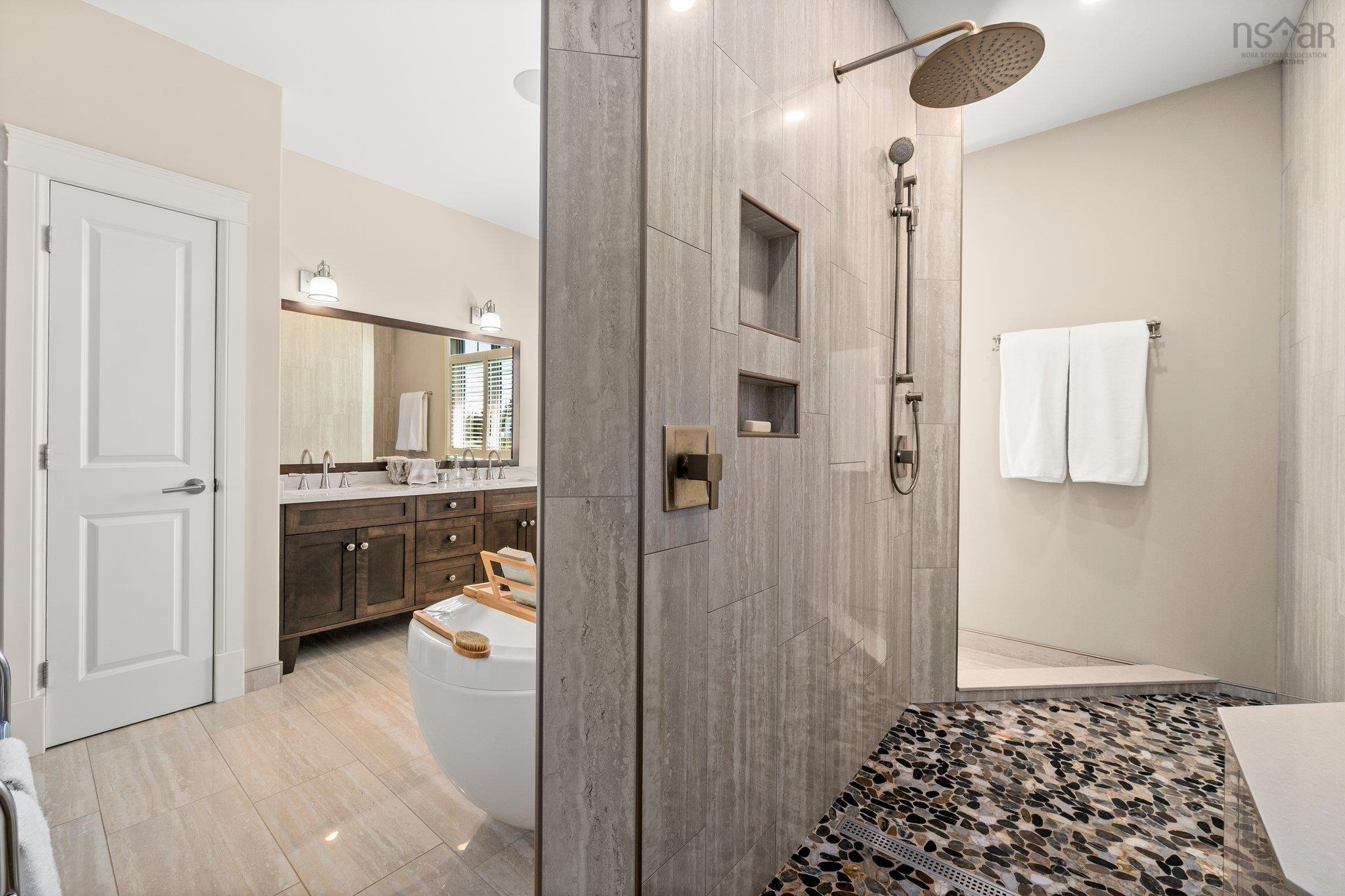 124 Spruce Court photo #18