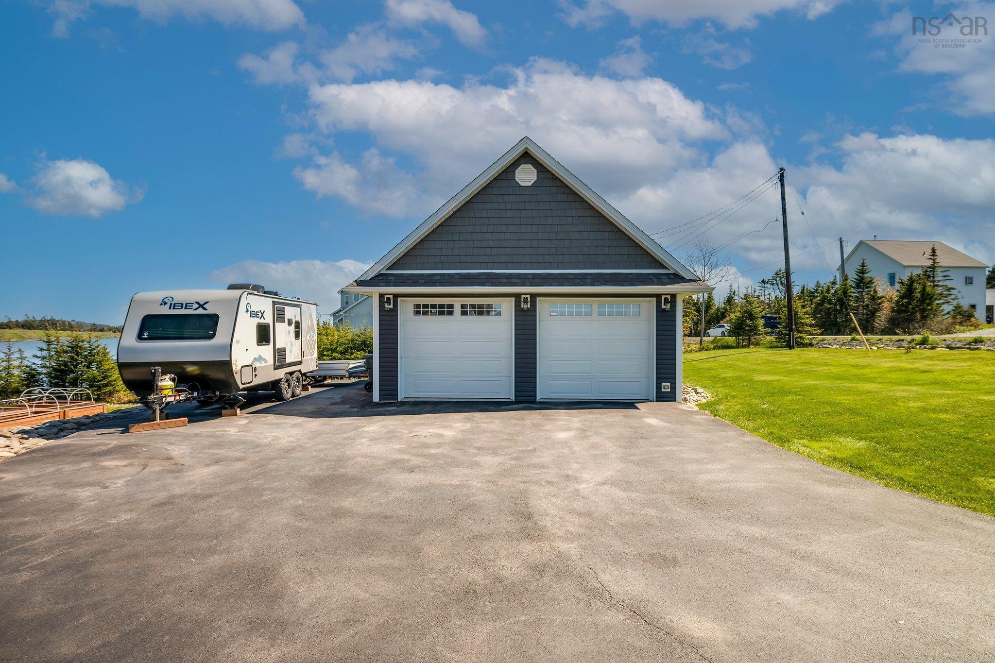 124 Spruce Court photo #28