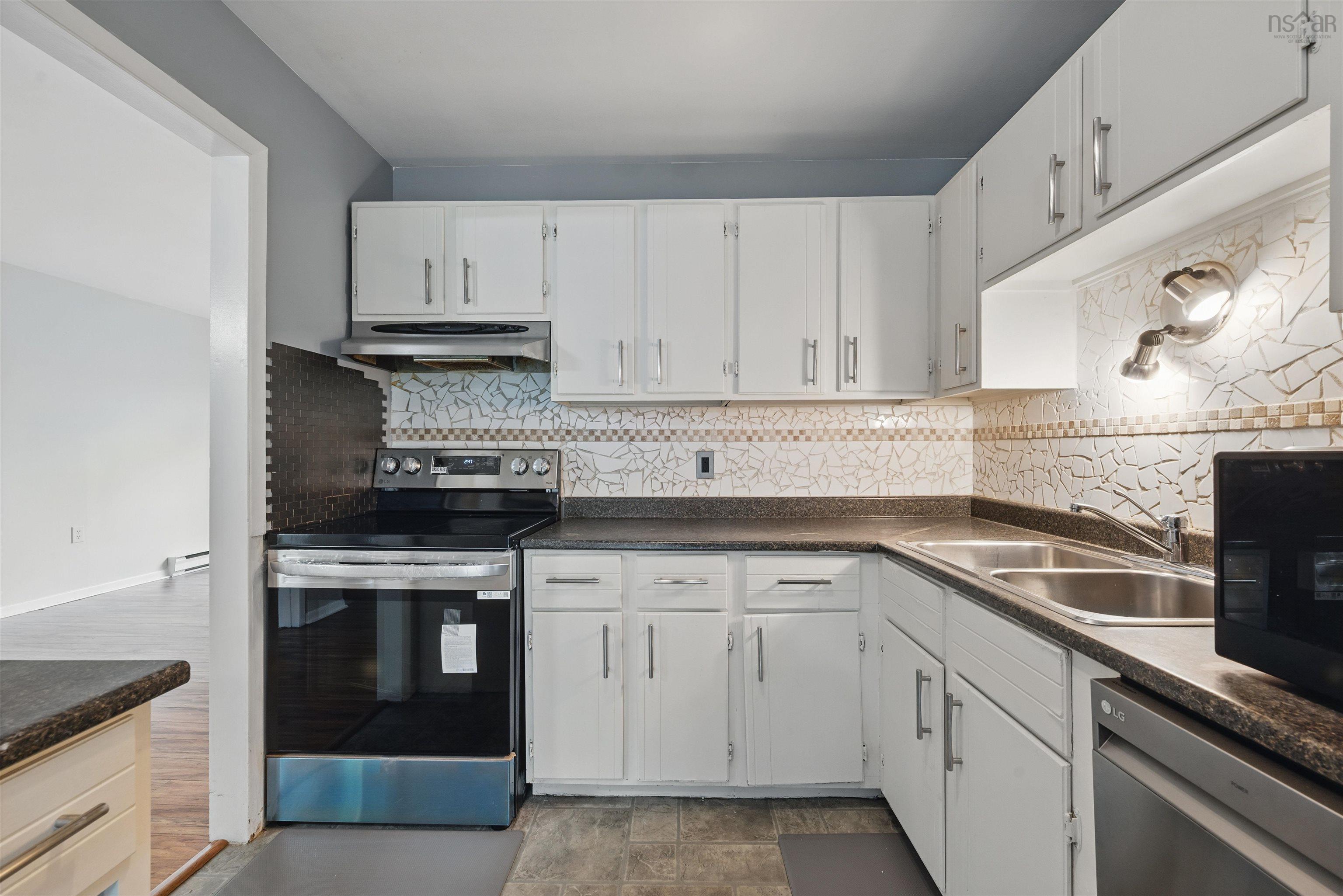 16 Stoneybrook Court photo #11