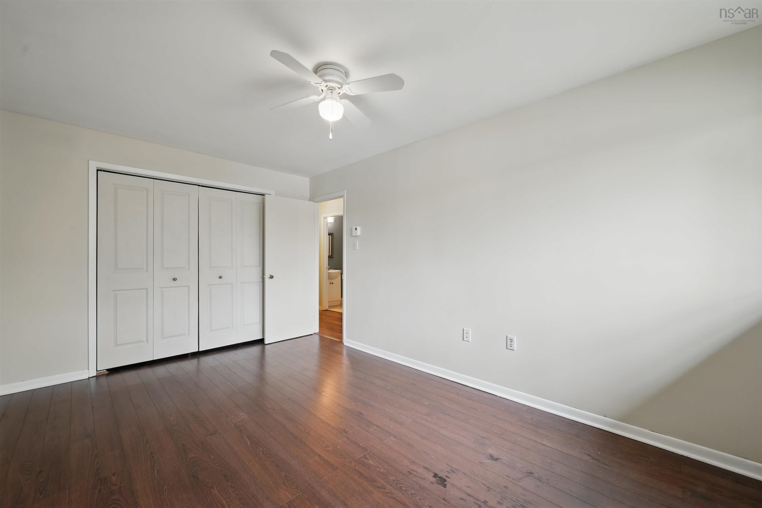 16 Stoneybrook Court photo #32
