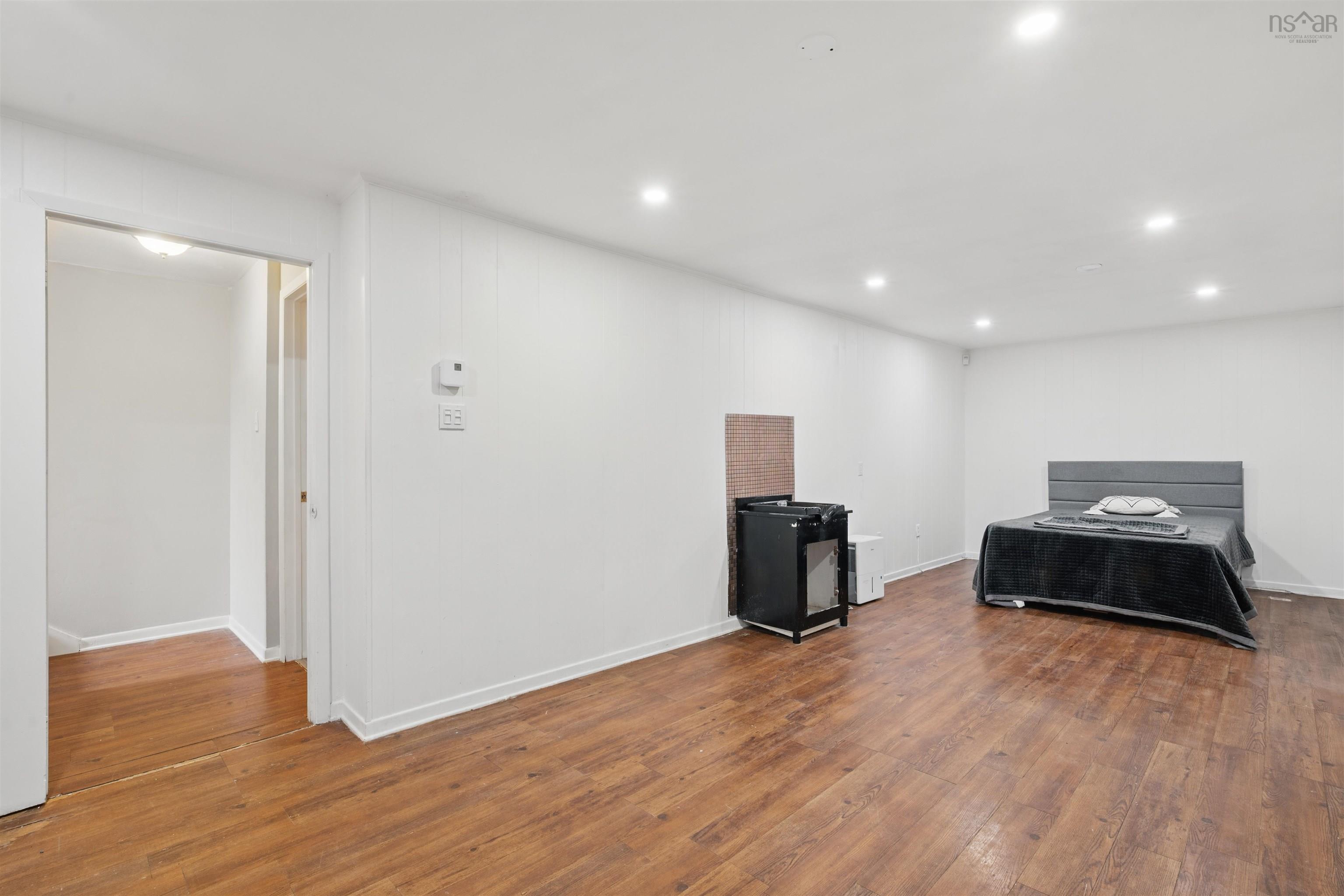 16 Stoneybrook Court photo #35