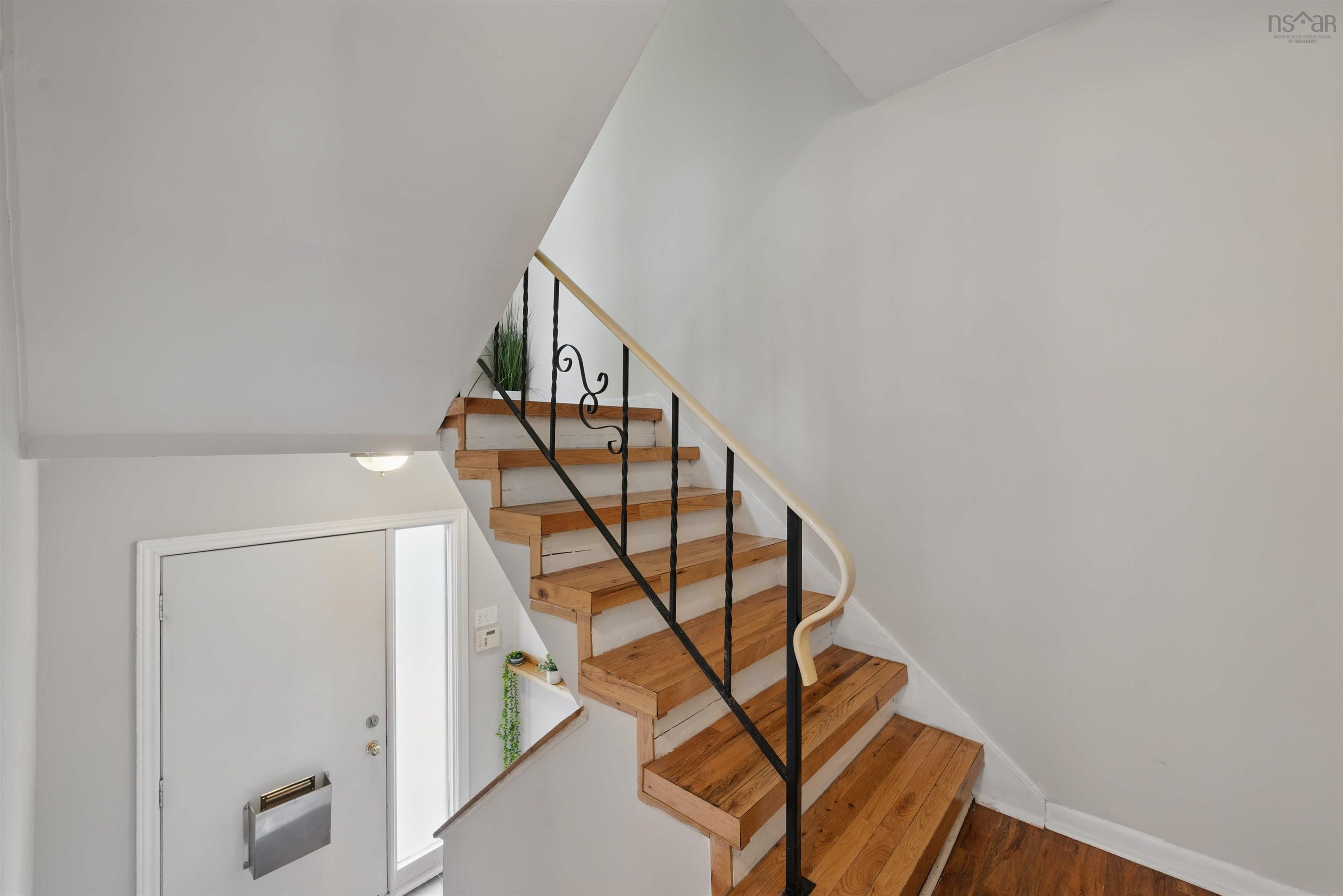 16 Stoneybrook Court photo #6