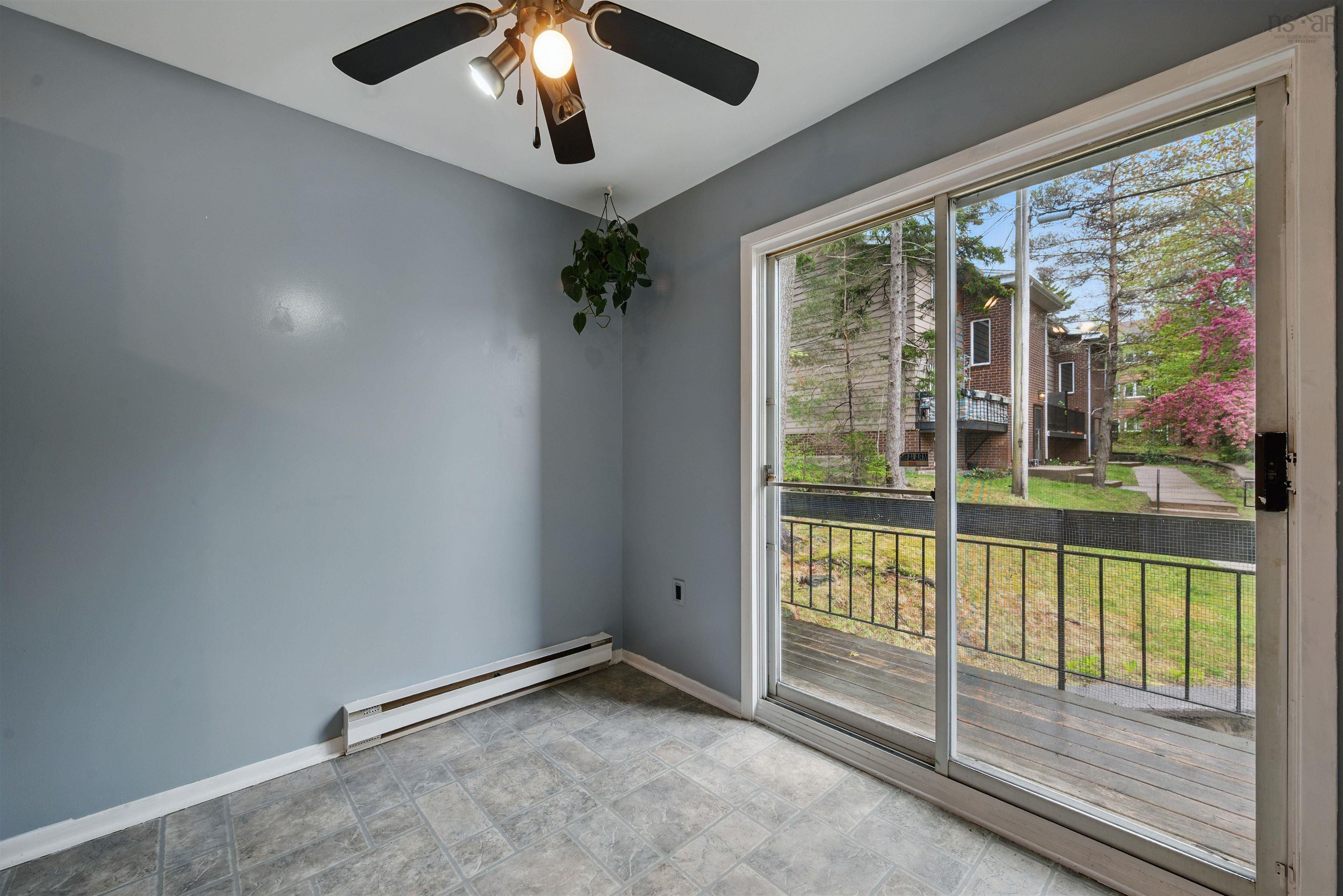 16 Stoneybrook Court photo #8