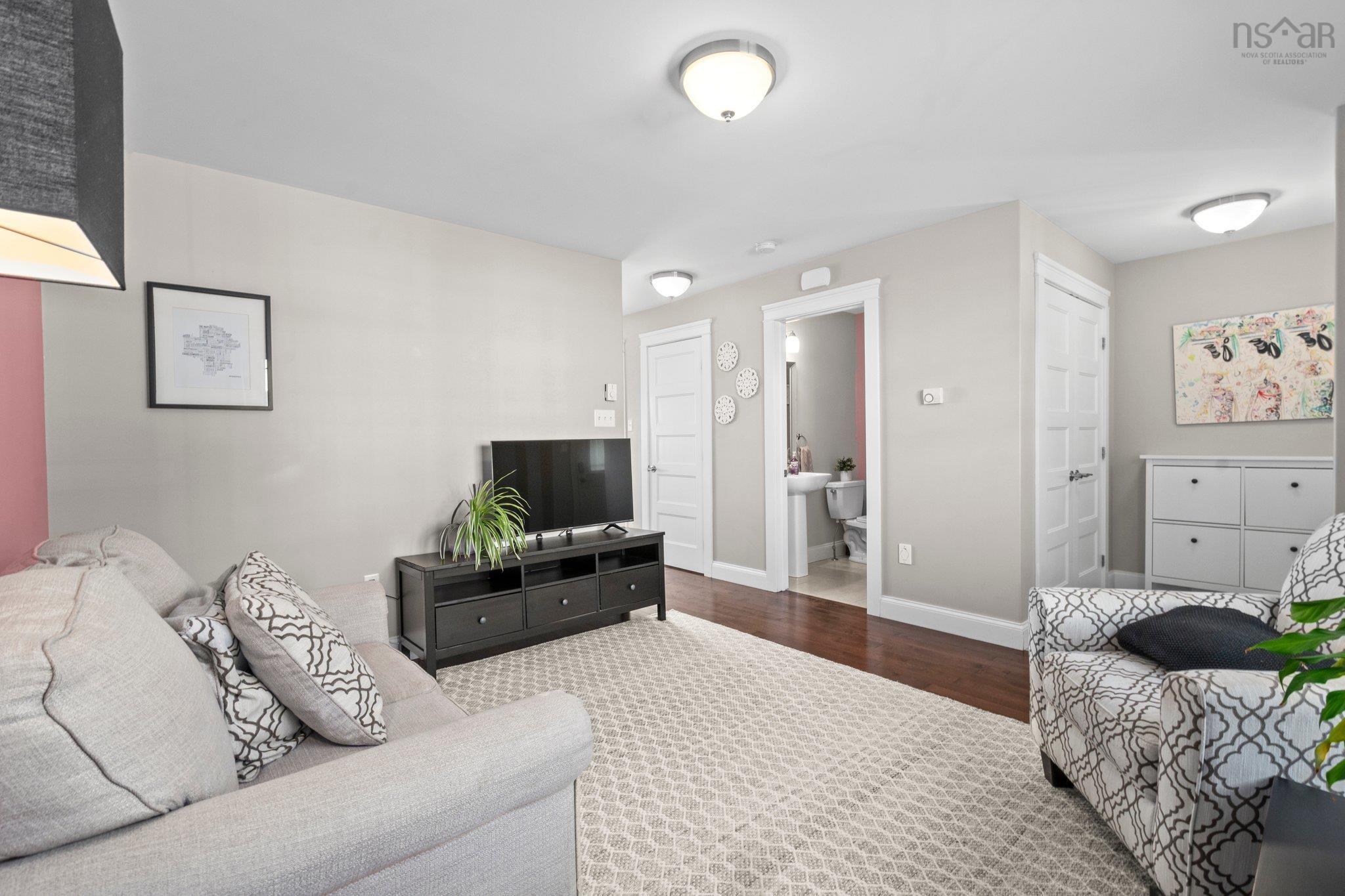 183 Darlington Drive photo #8