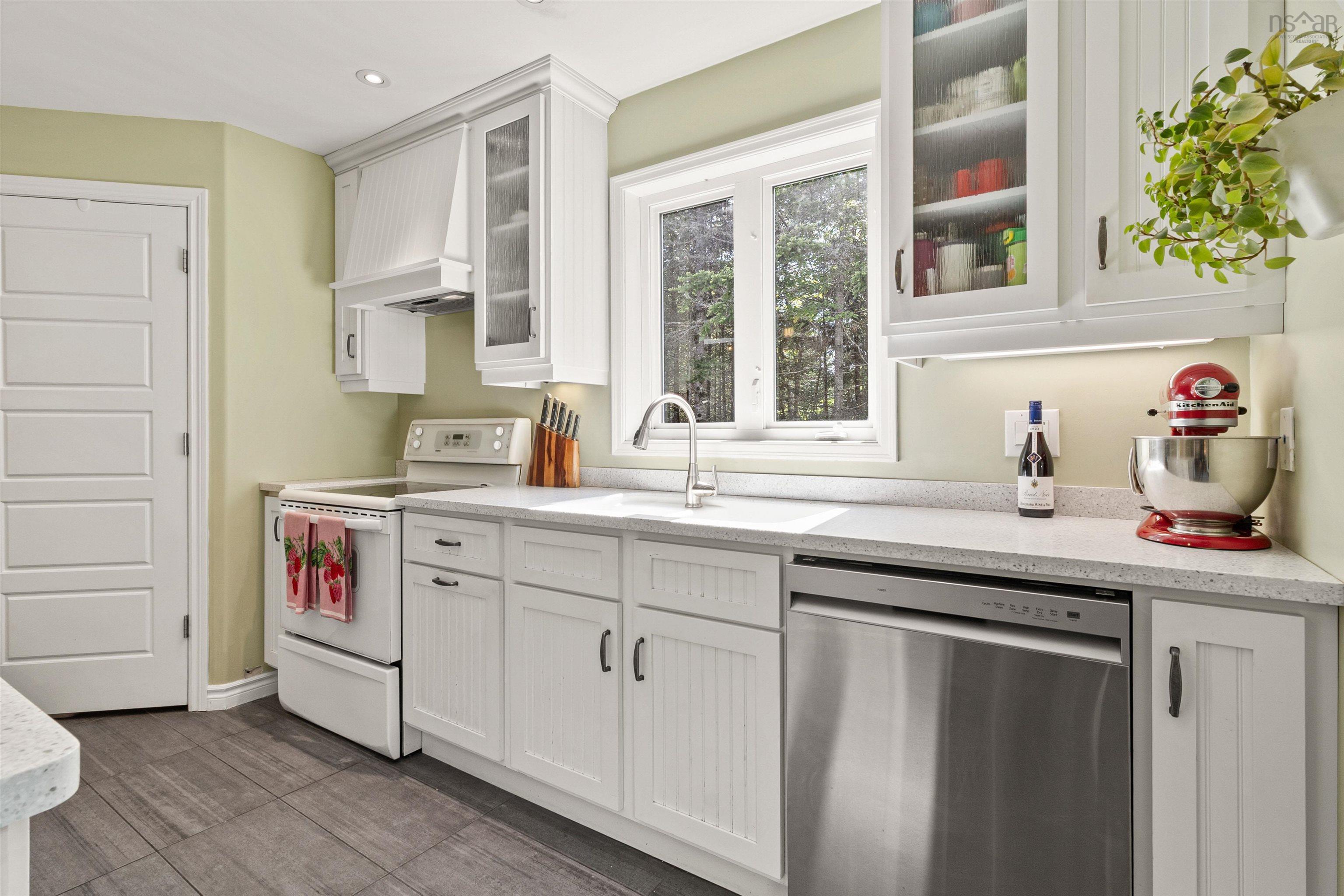 252 Hillside Drive photo #14