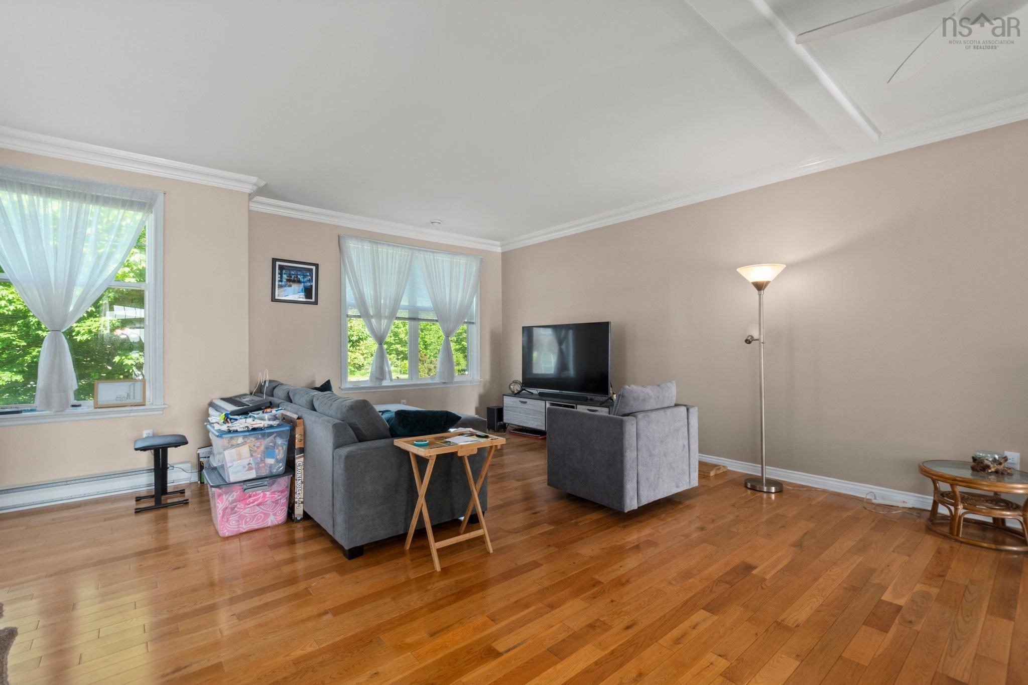 13 Arthur Lismer Court photo #15