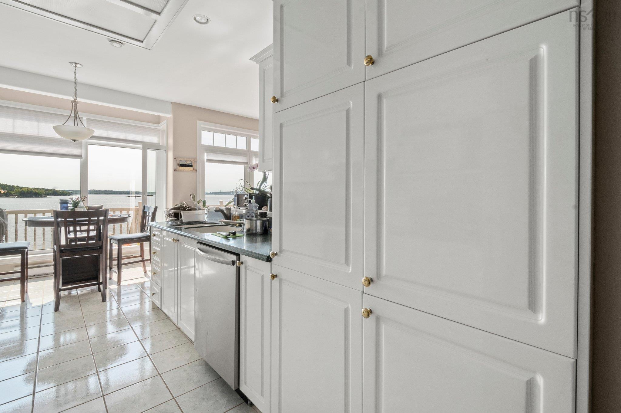 13 Arthur Lismer Court photo #17