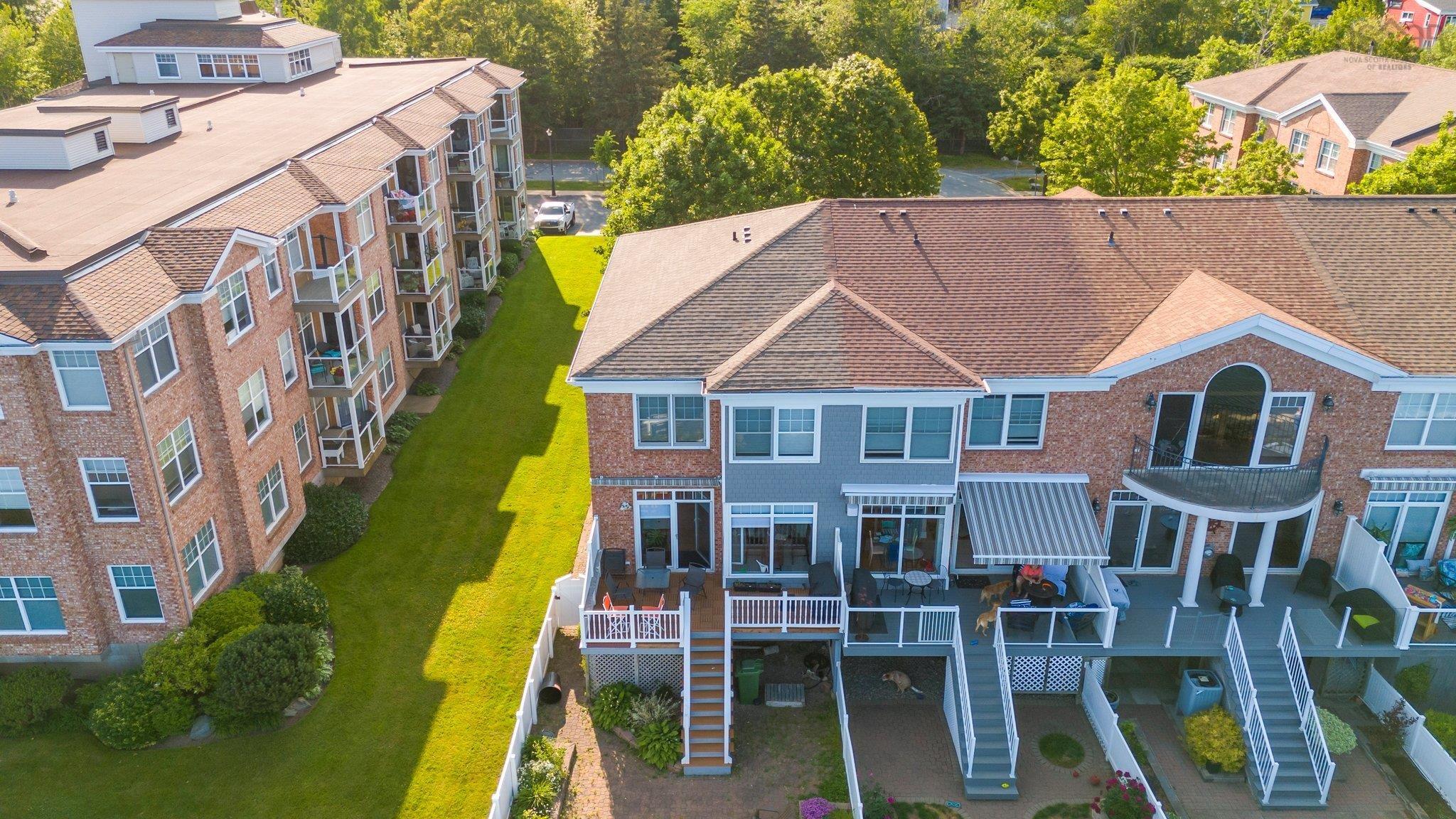 13 Arthur Lismer Court photo #19