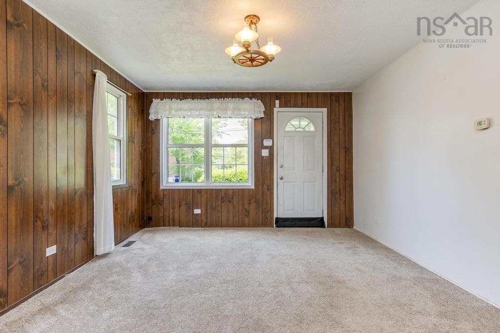 10 Courtney Road photo #2