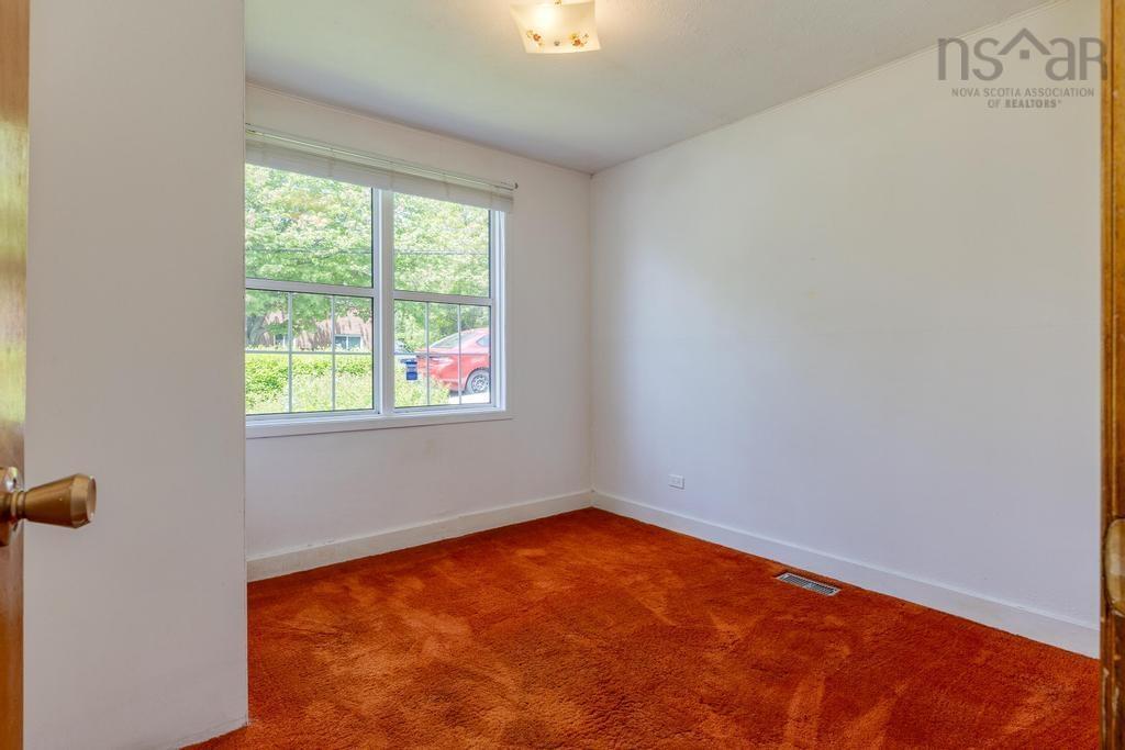 10 Courtney Road photo #22
