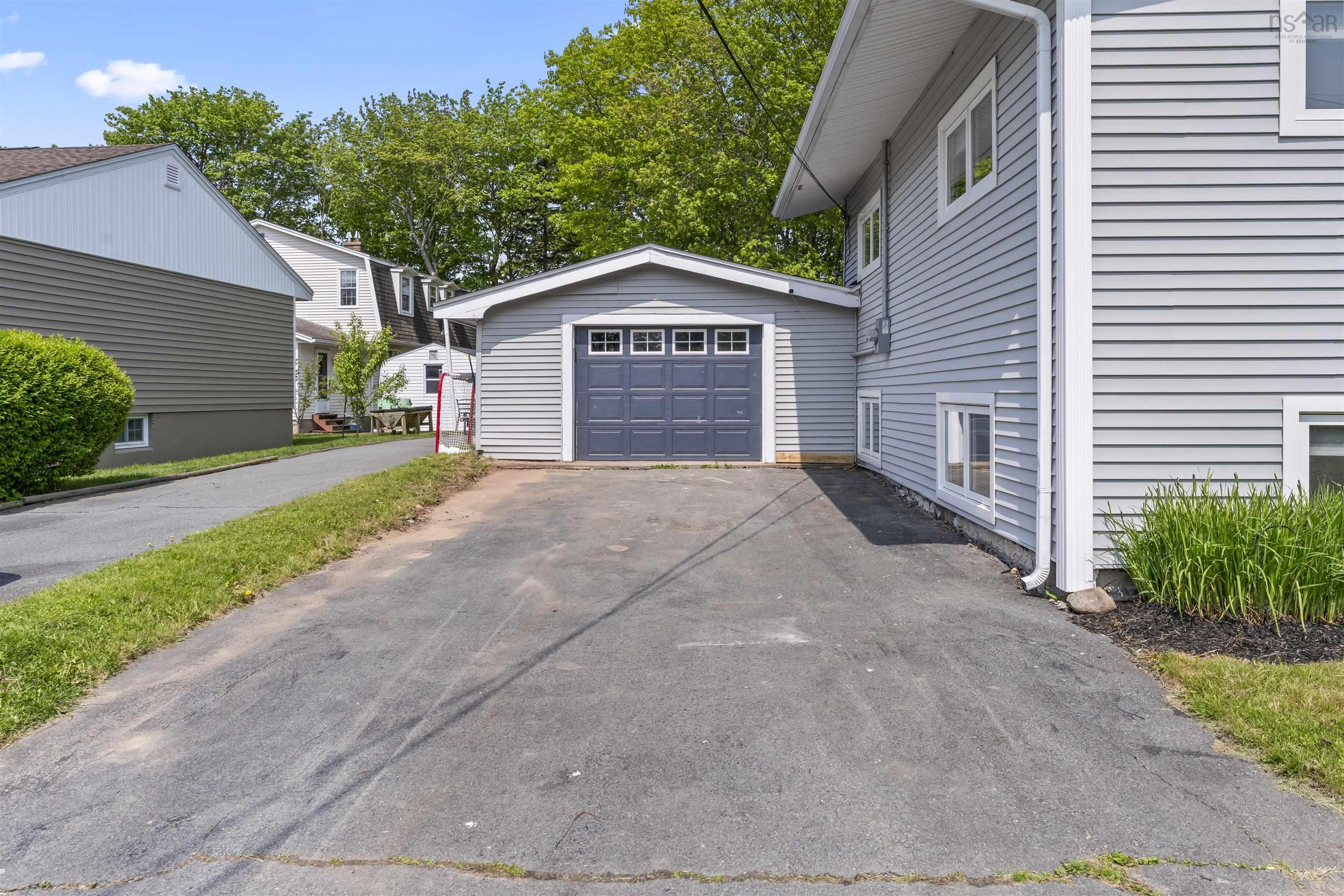572 Basinview Drive photo #2