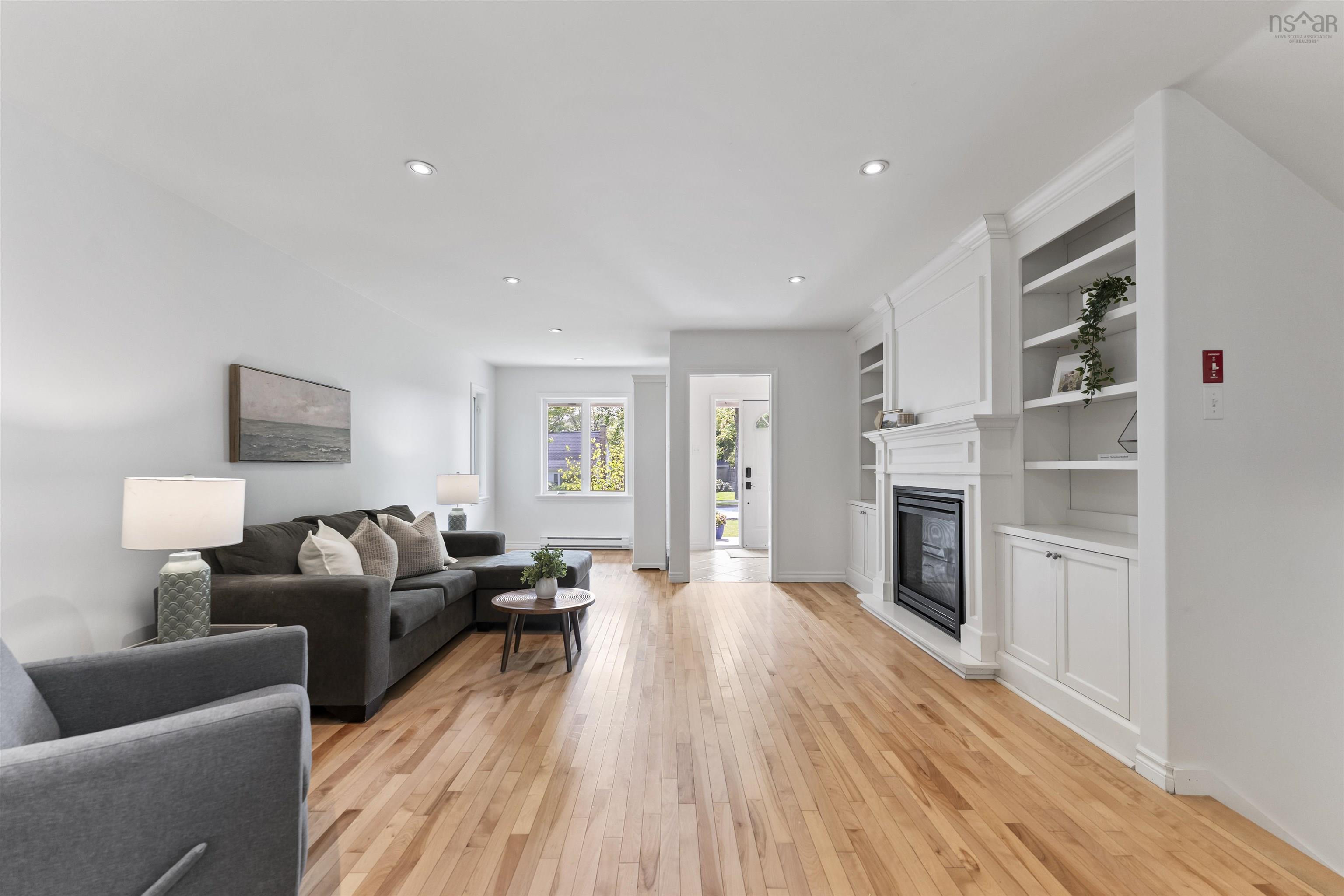 572 Basinview Drive photo #13