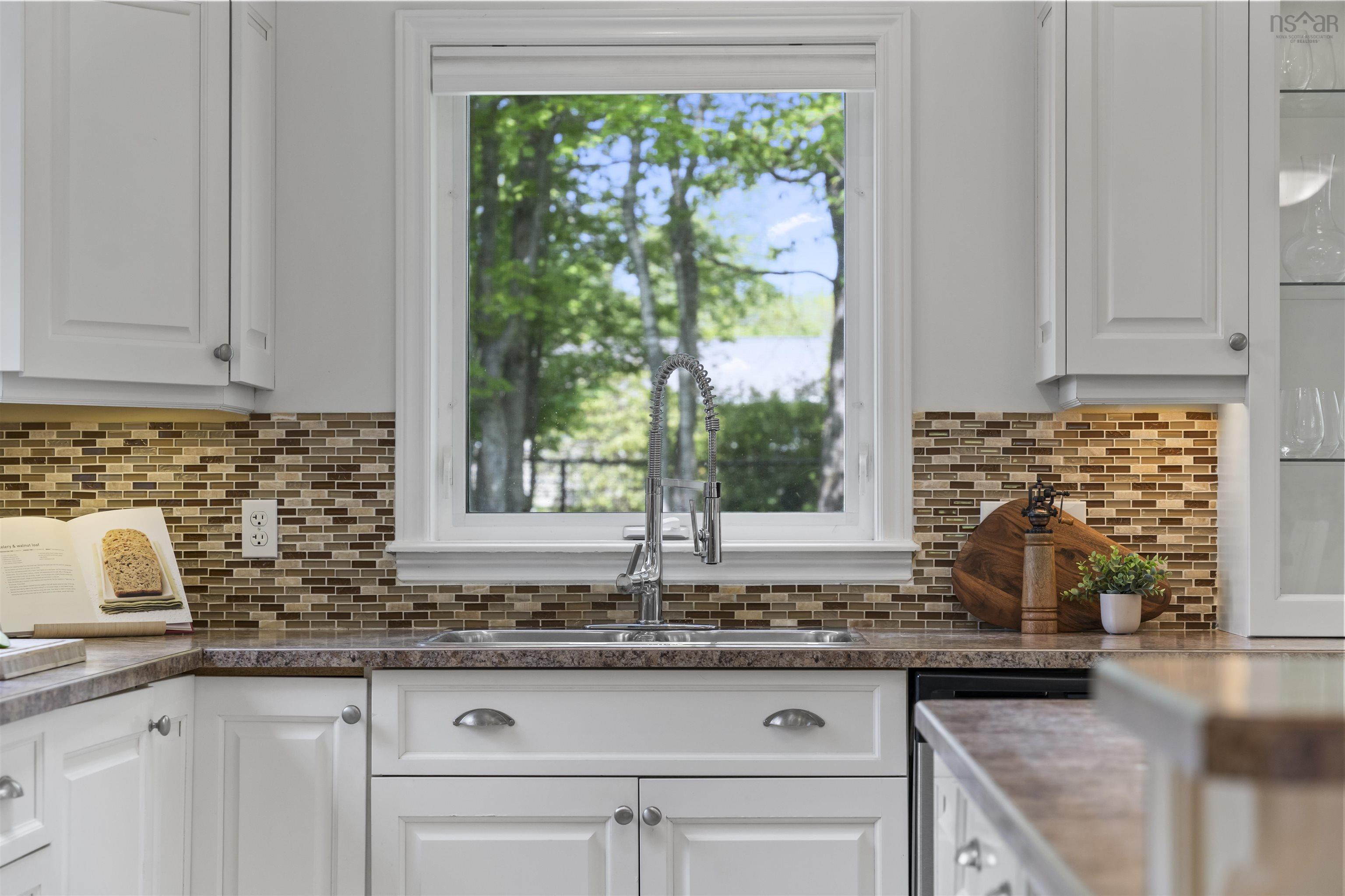 572 Basinview Drive photo #22