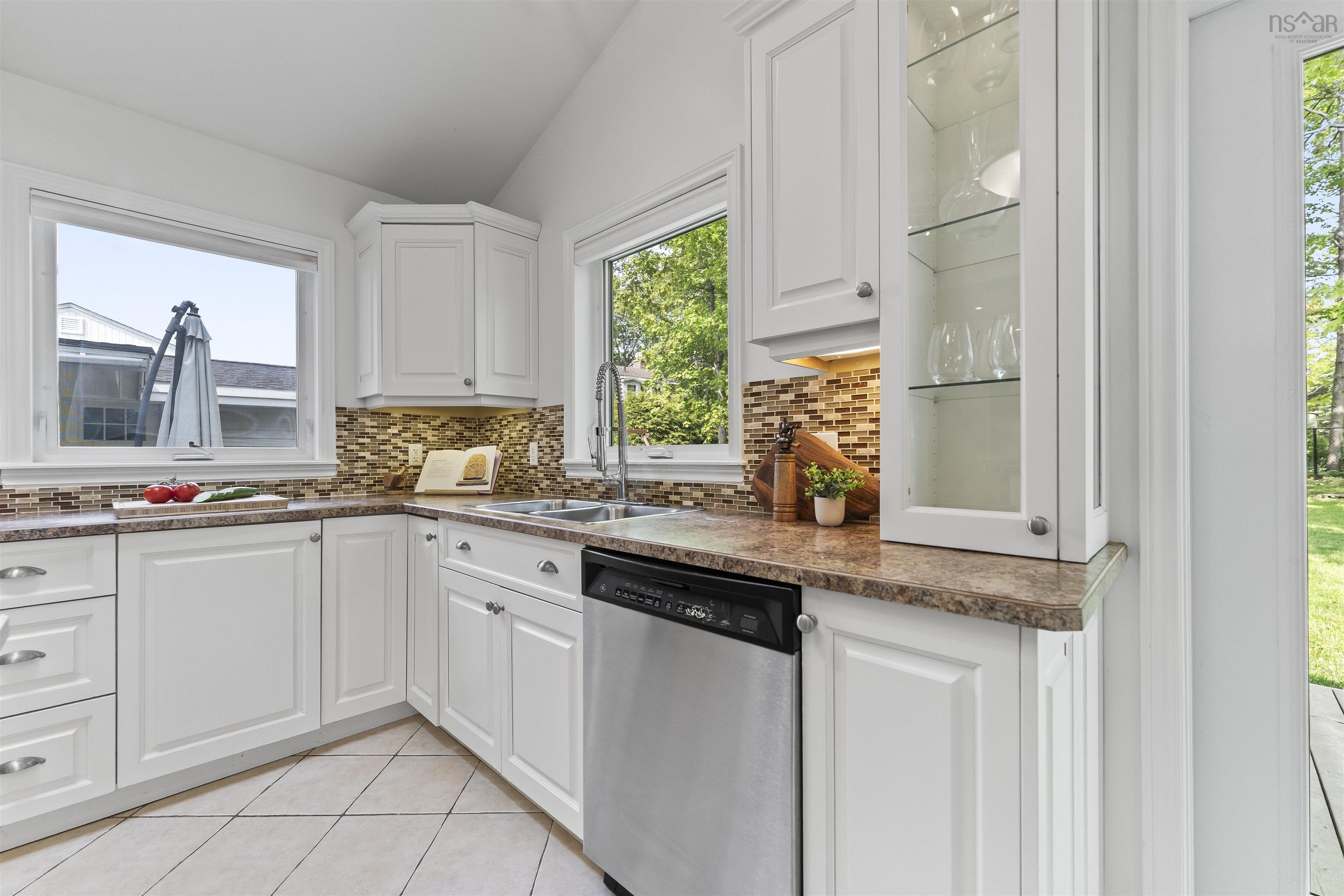 572 Basinview Drive photo #23