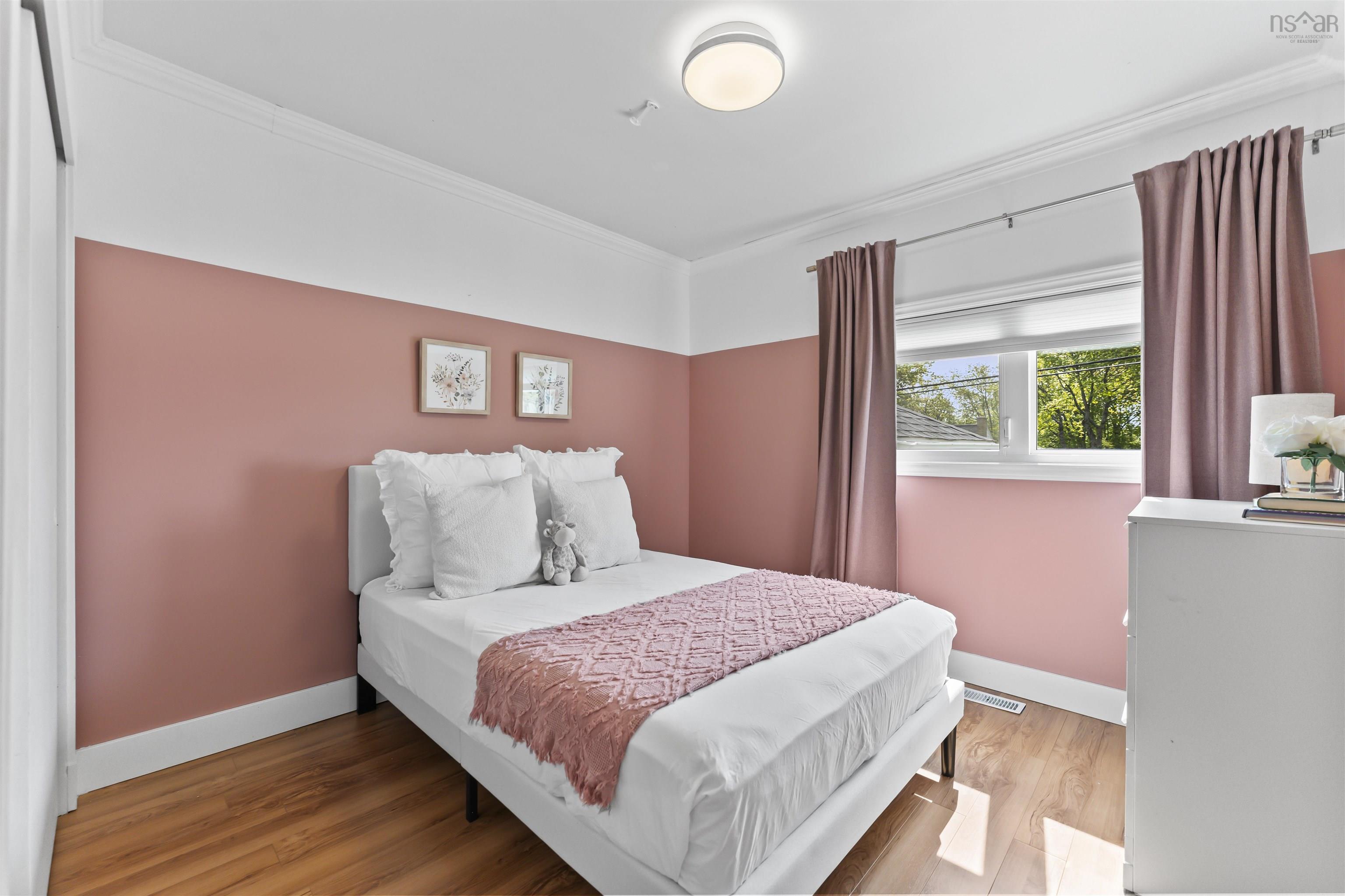 572 Basinview Drive photo #27
